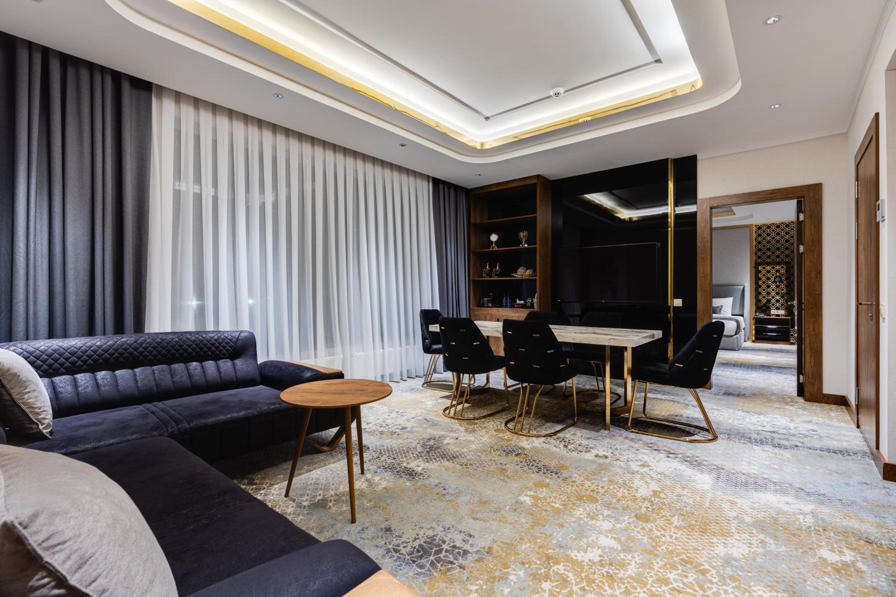 Executive Suite - Photo 6