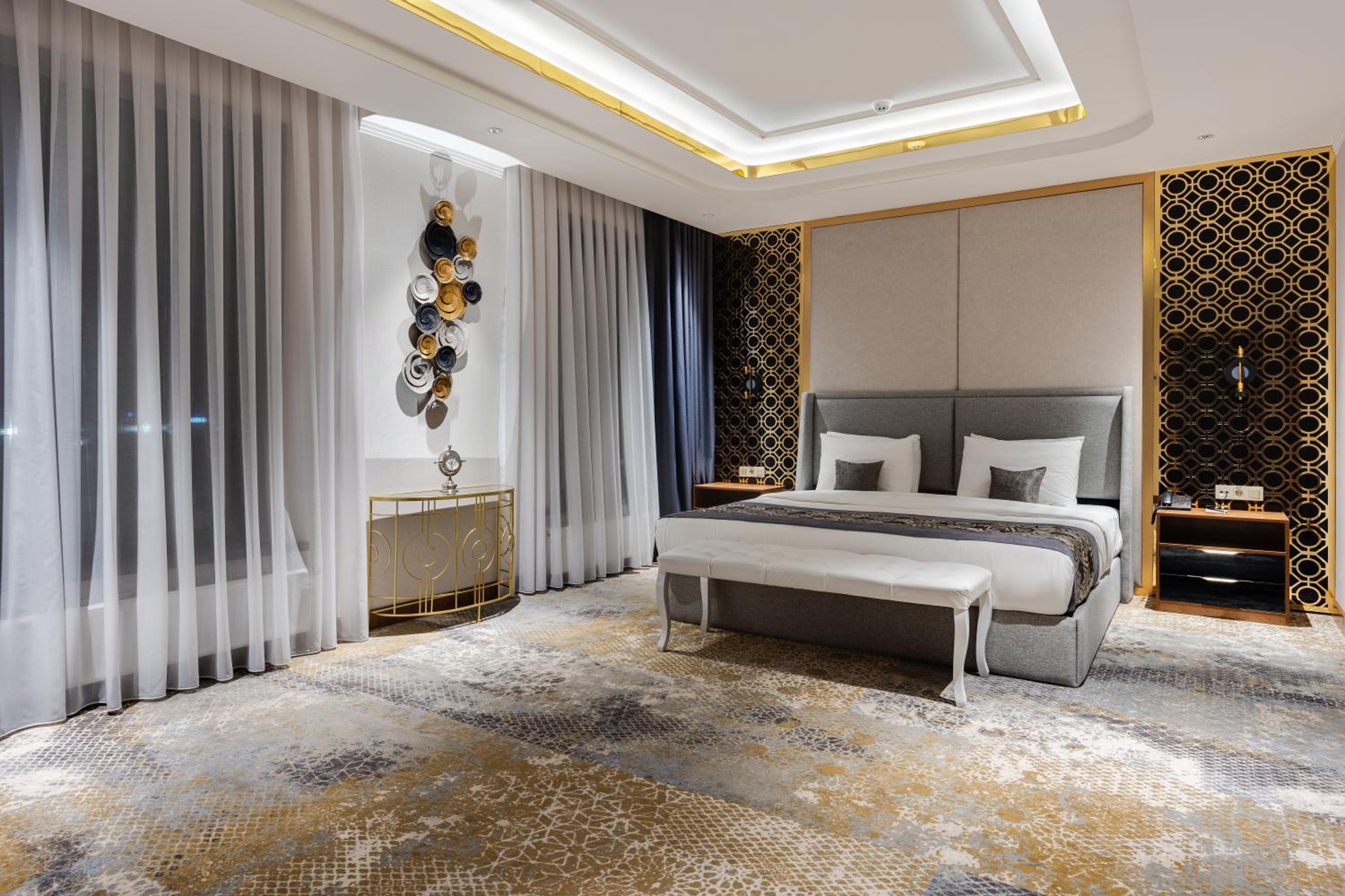 Executive Suite - Photo 3
