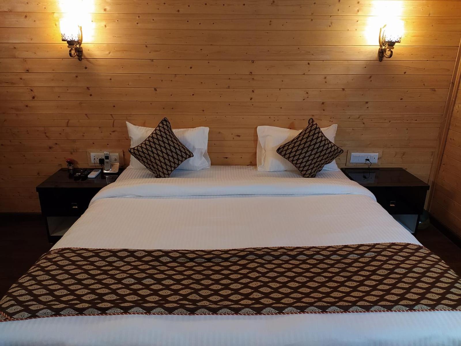 Deluxe Double Room with Balcony photo 3