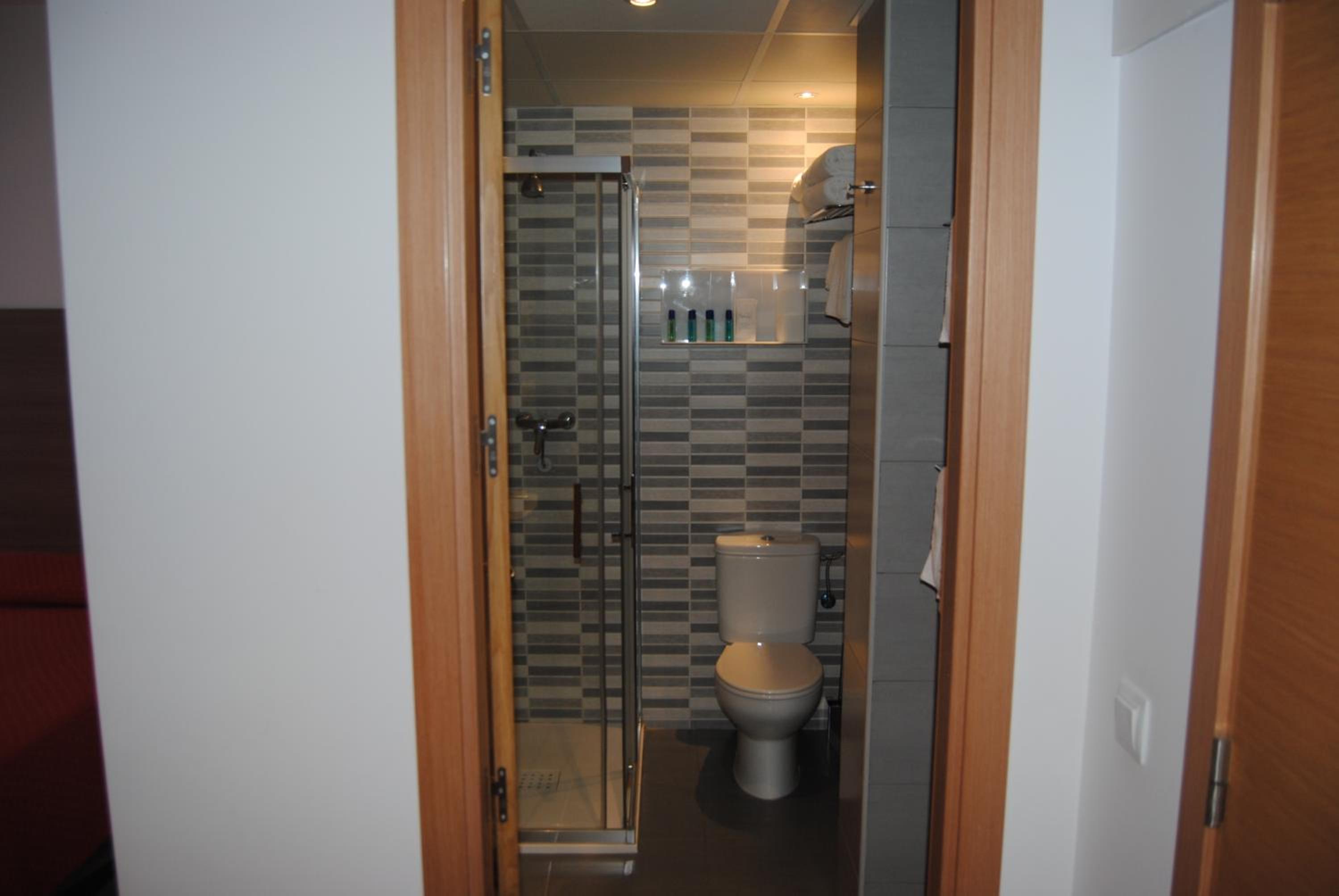 Quadruple Room - Photo 11