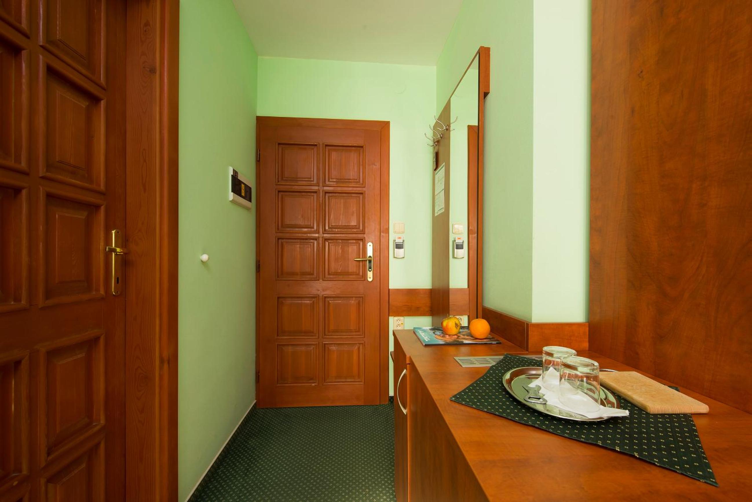 Double or Twin Room photo 3