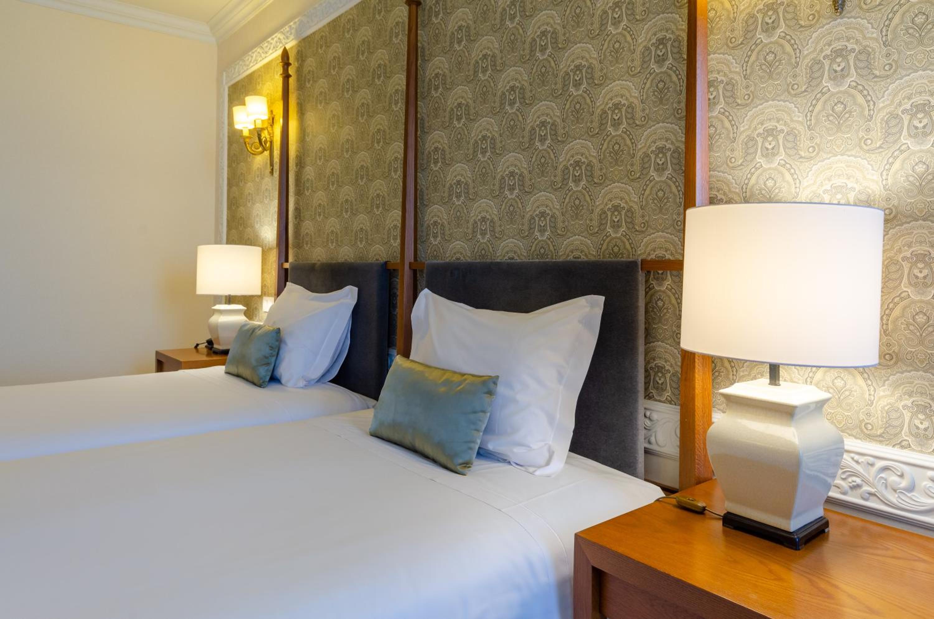 Standard Twin Room - Photo 4