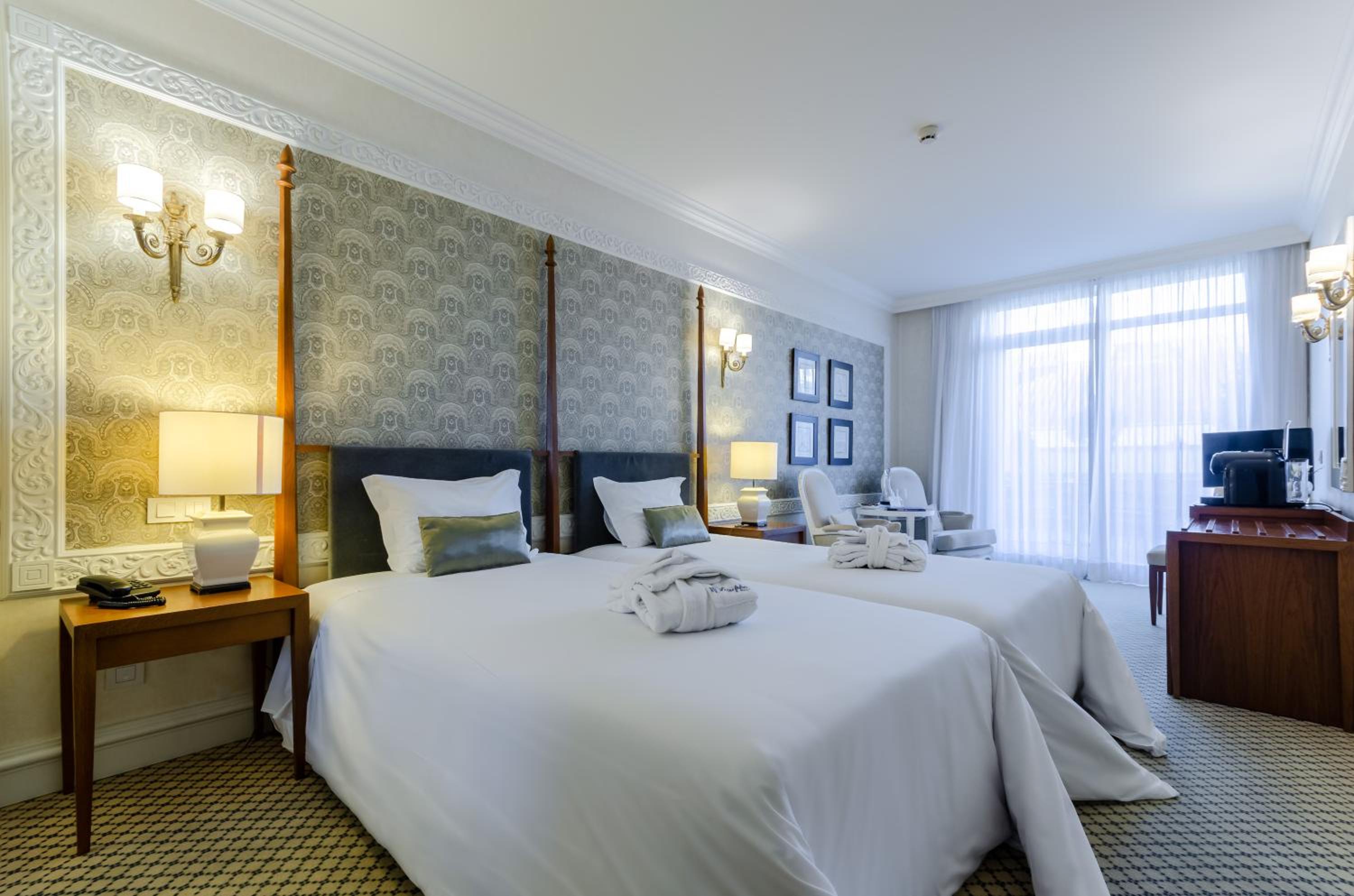 Standard Twin Room - Photo 6