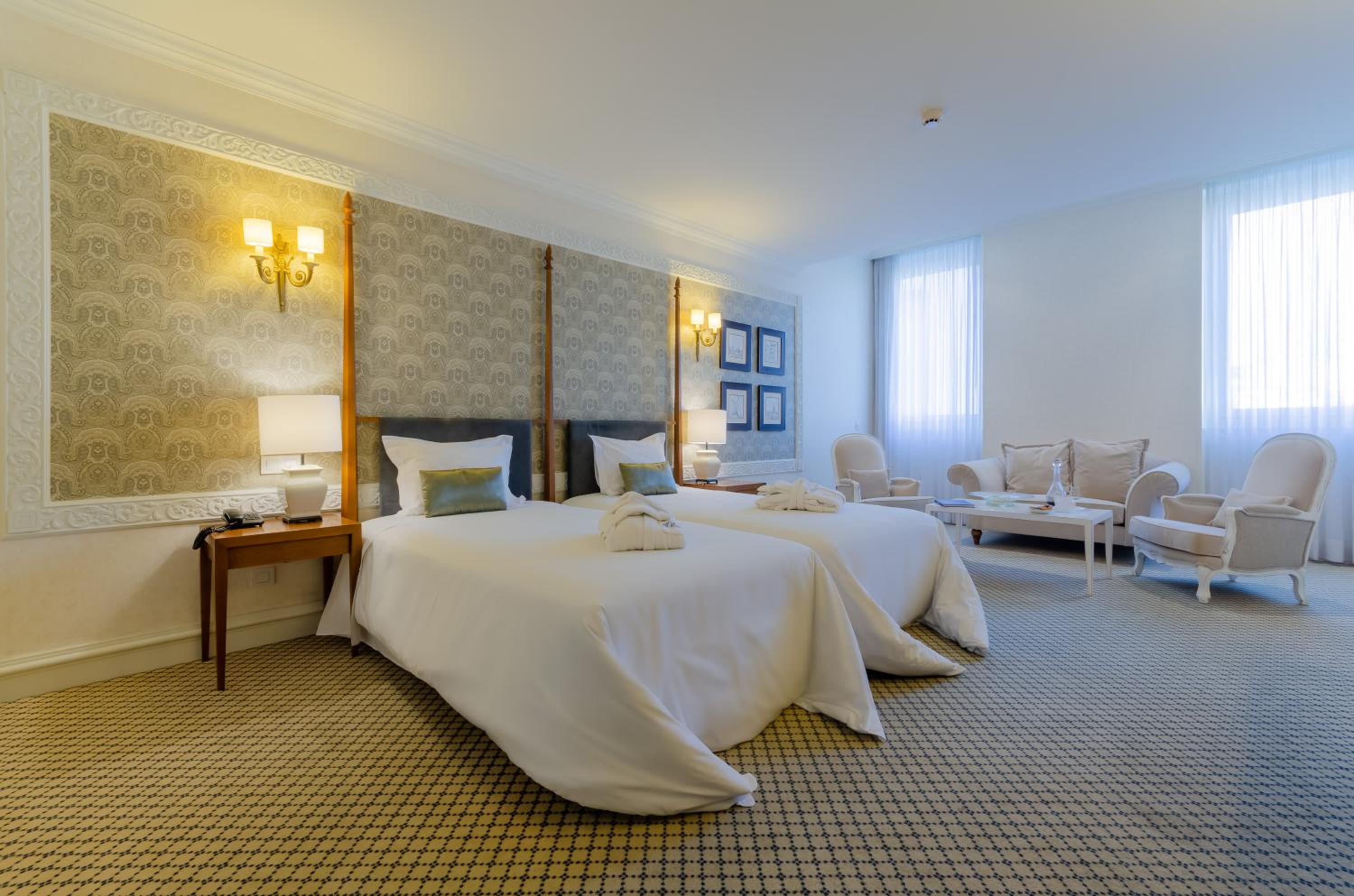 Standard Twin Room - Photo 10