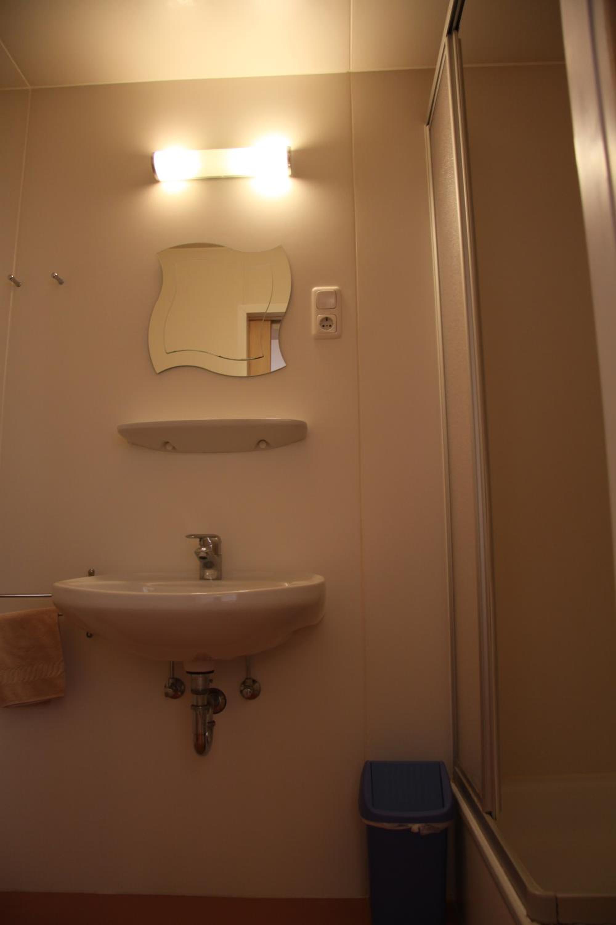 Quadruple Room with Private Bathroom - Photo 2