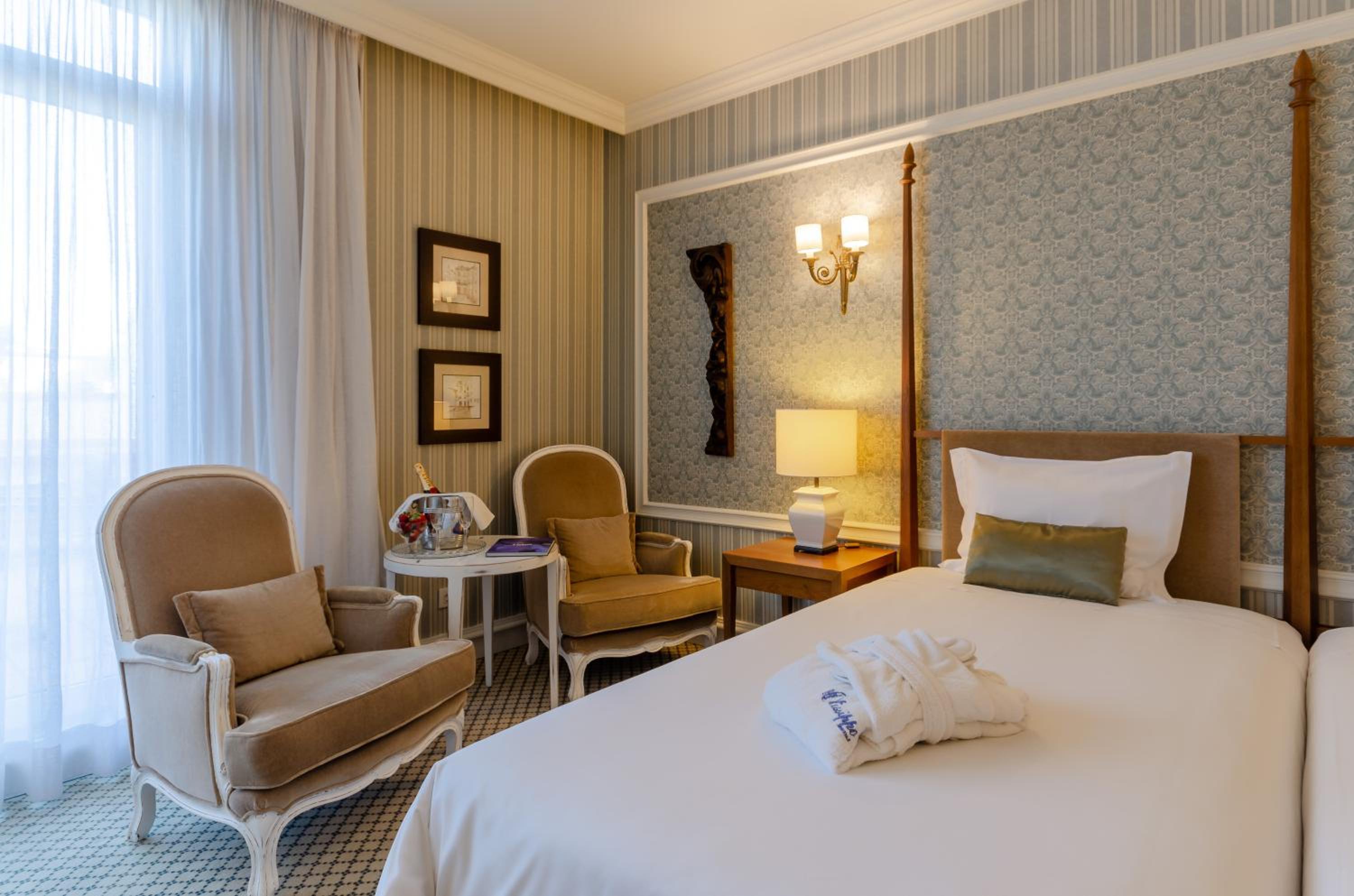 Standard Twin Room - Photo 3