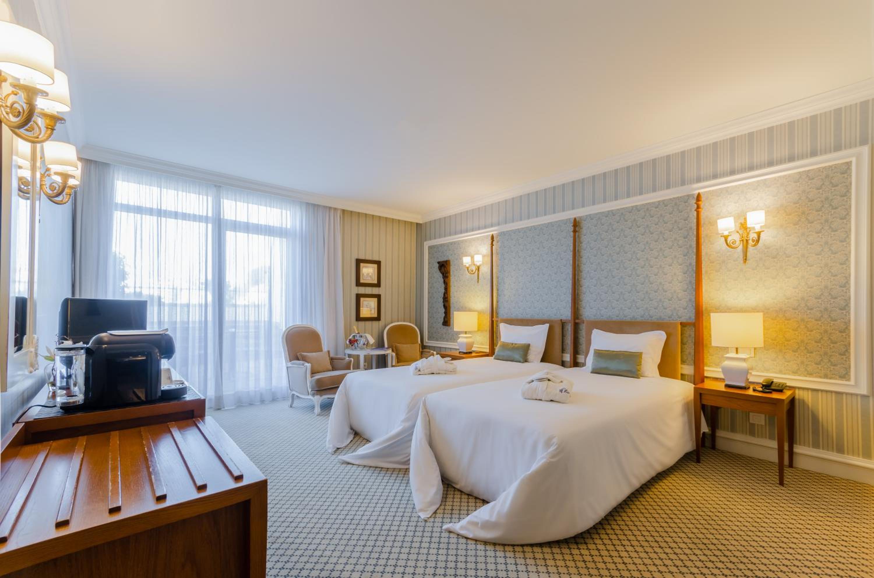 Standard Twin Room - Photo 2