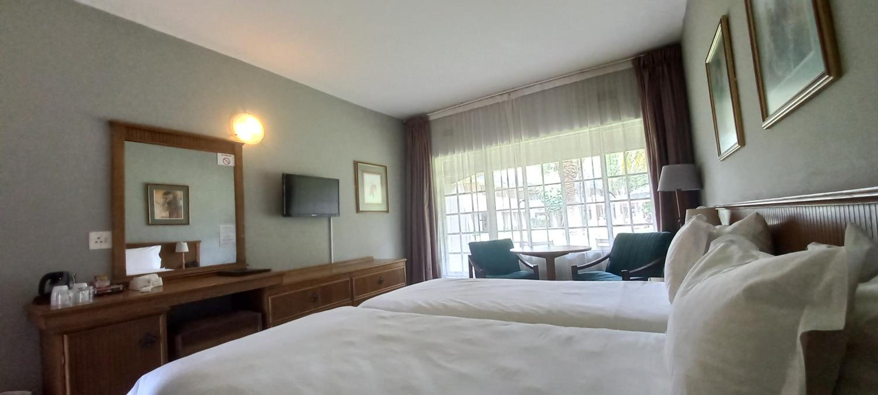 Standard Twin Room - Photo 6