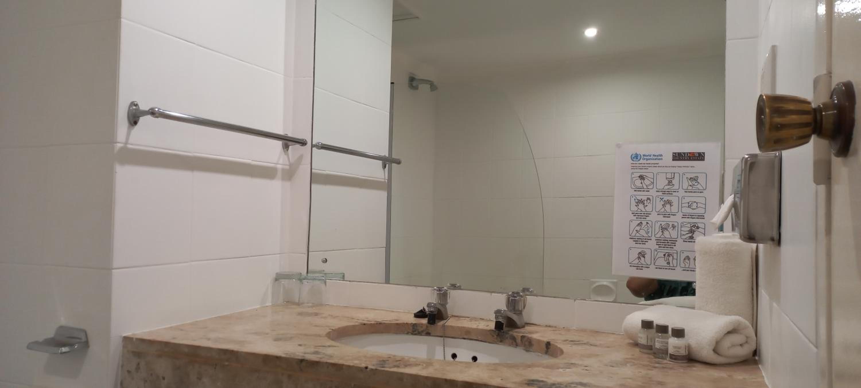 Standard Twin Room - Photo 4