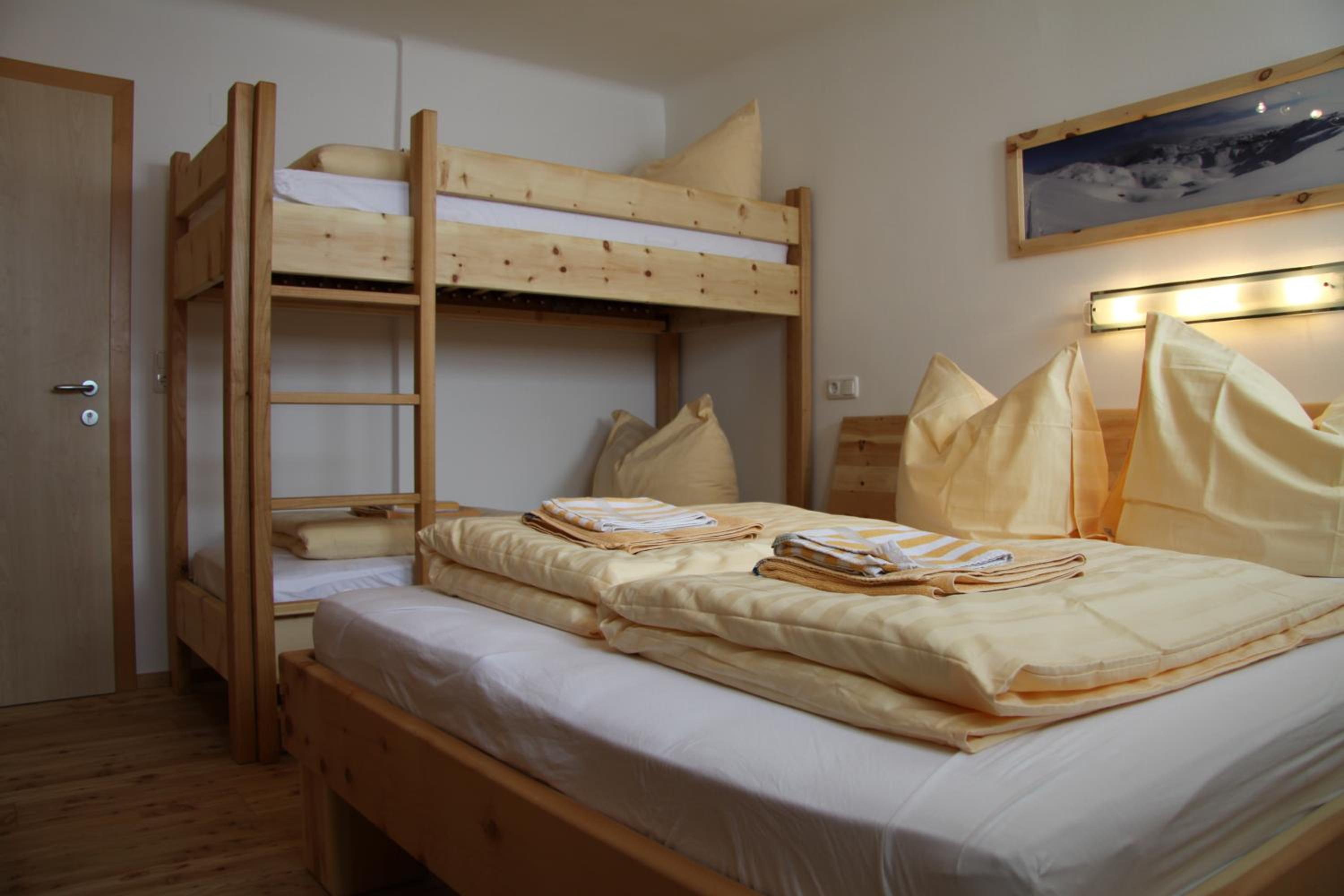 Quadruple Room with Private Bathroom - Photo 1