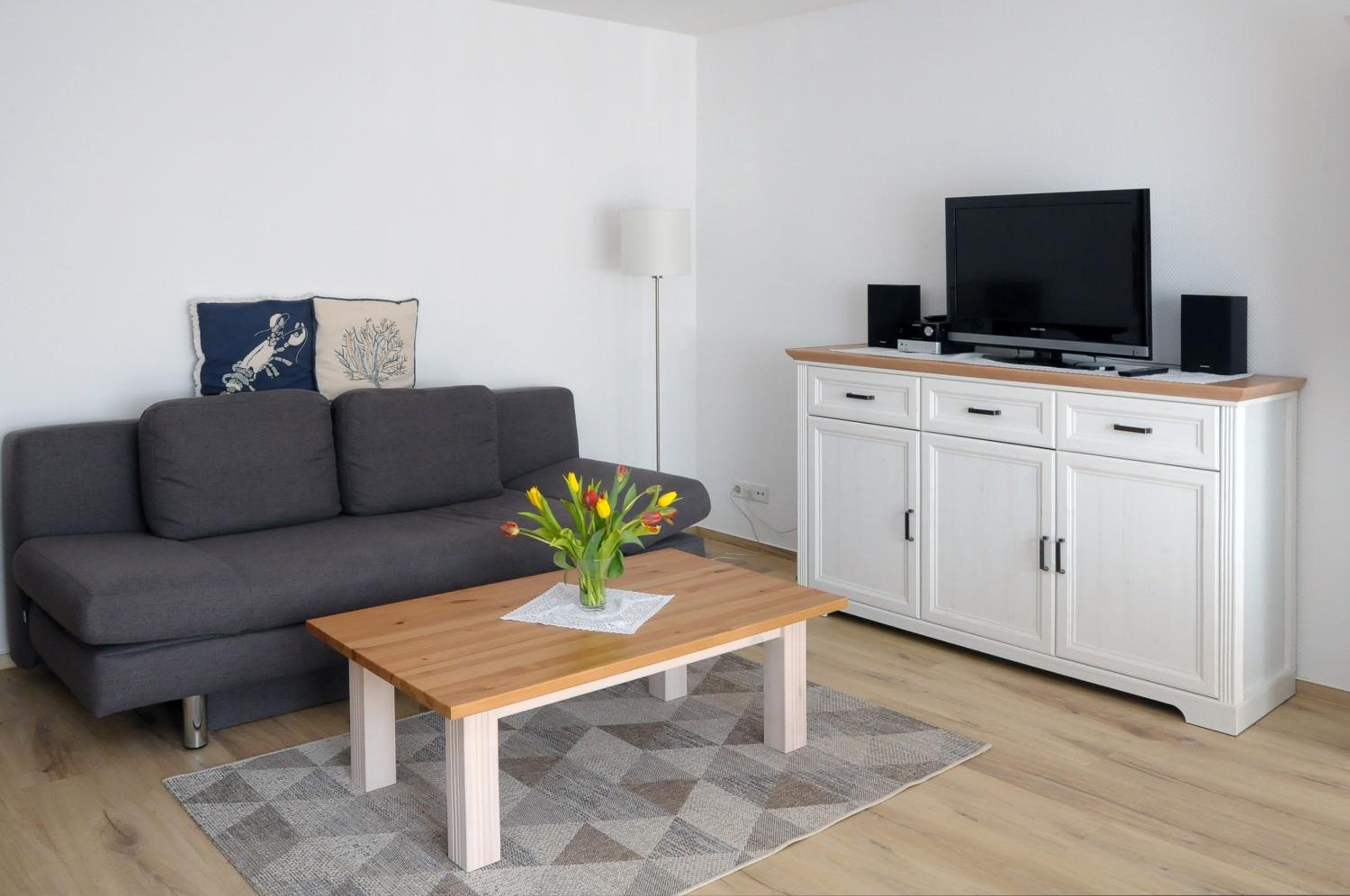 One-Bedroom Apartment photo 1