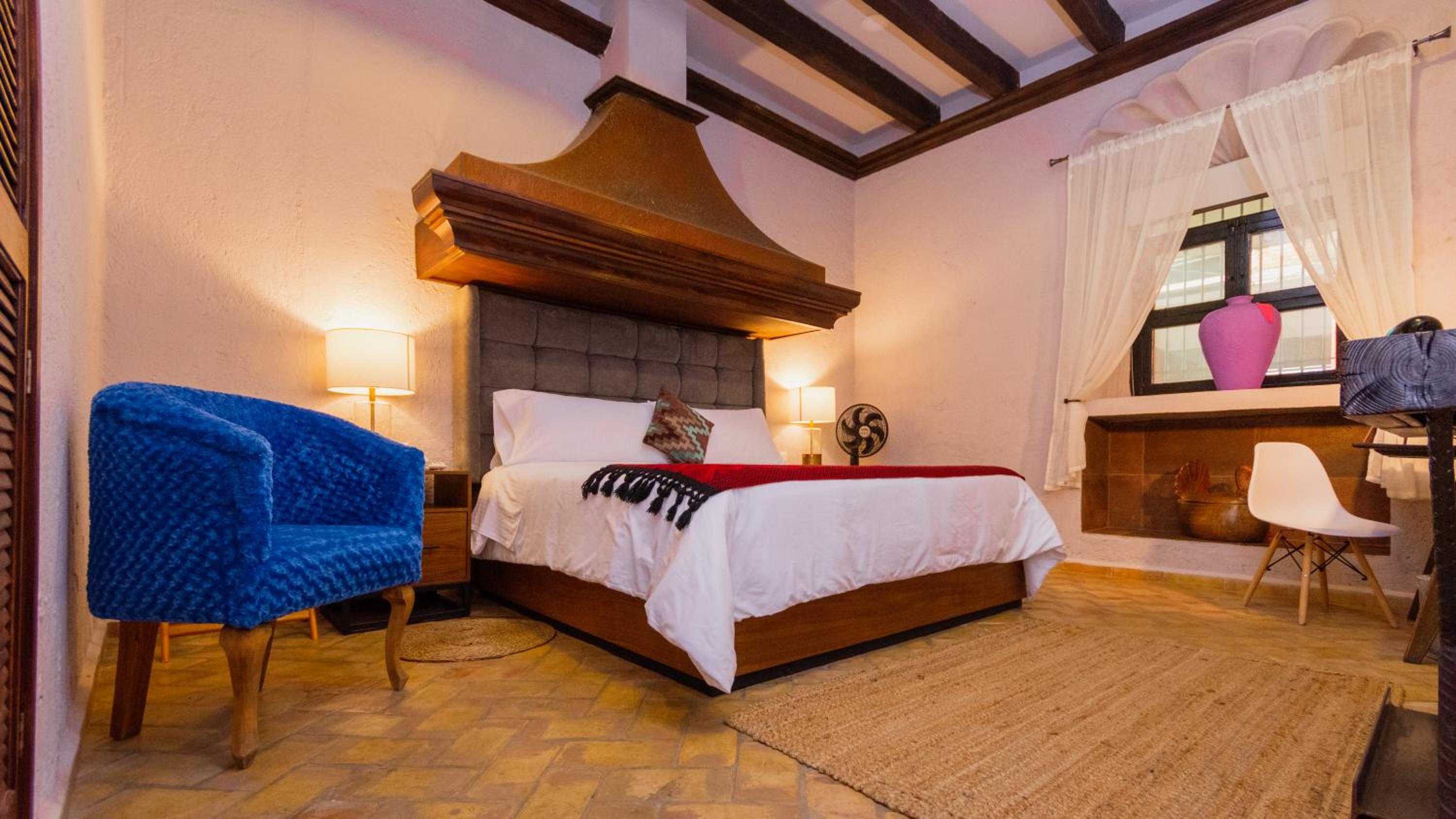 Suite - Photo 1