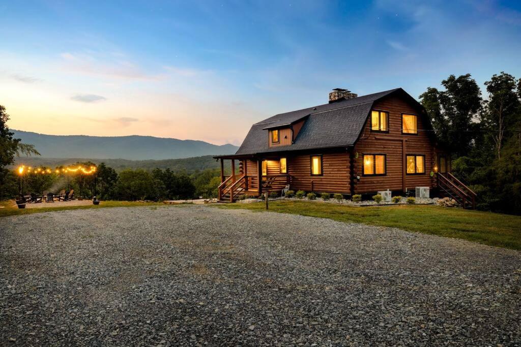 Four-Bedroom House photo 2