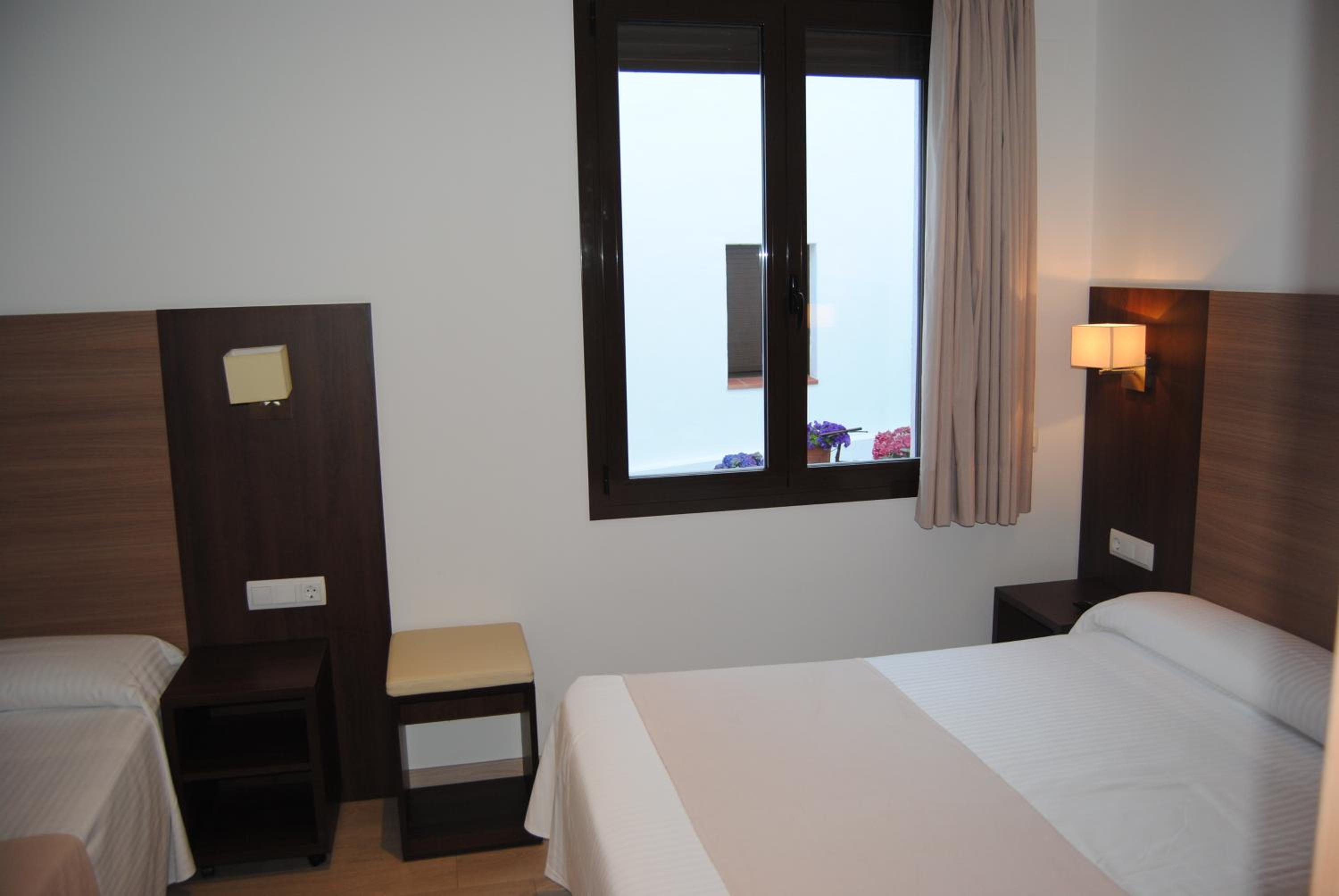 Interior Double Room - Photo 3