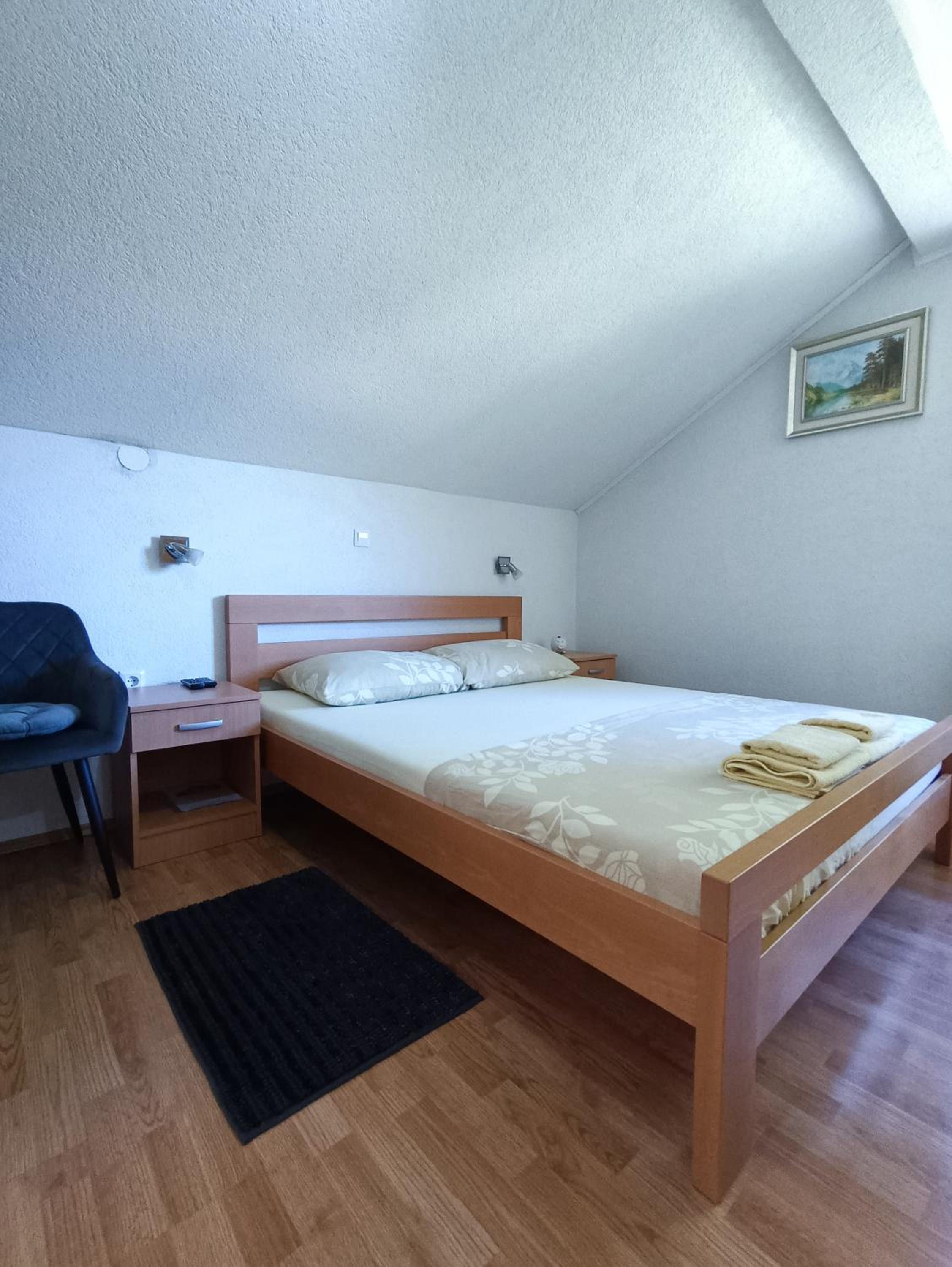 Double Room with Private Bathroom - Photo 1