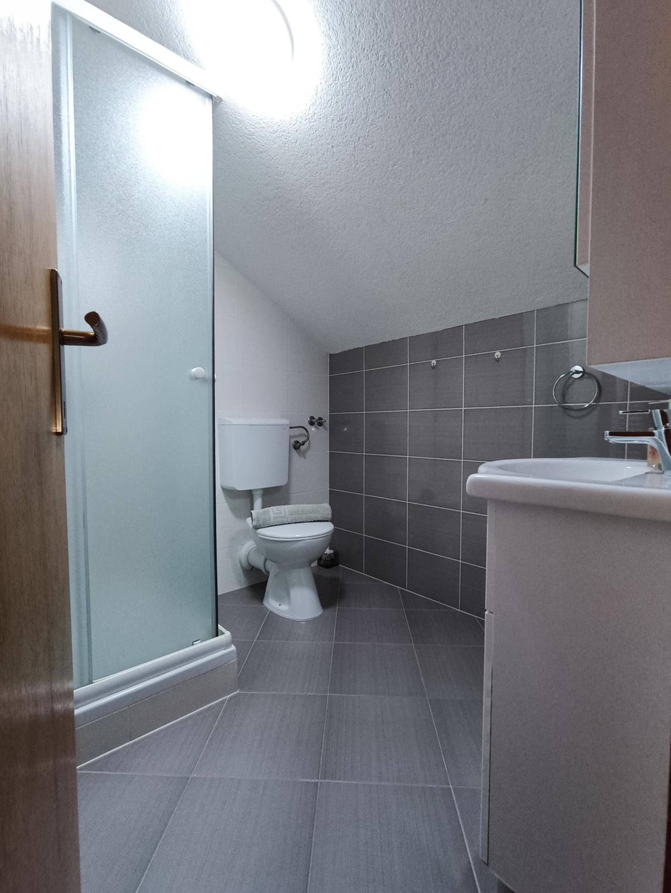 Double Room with Private Bathroom - Photo 2