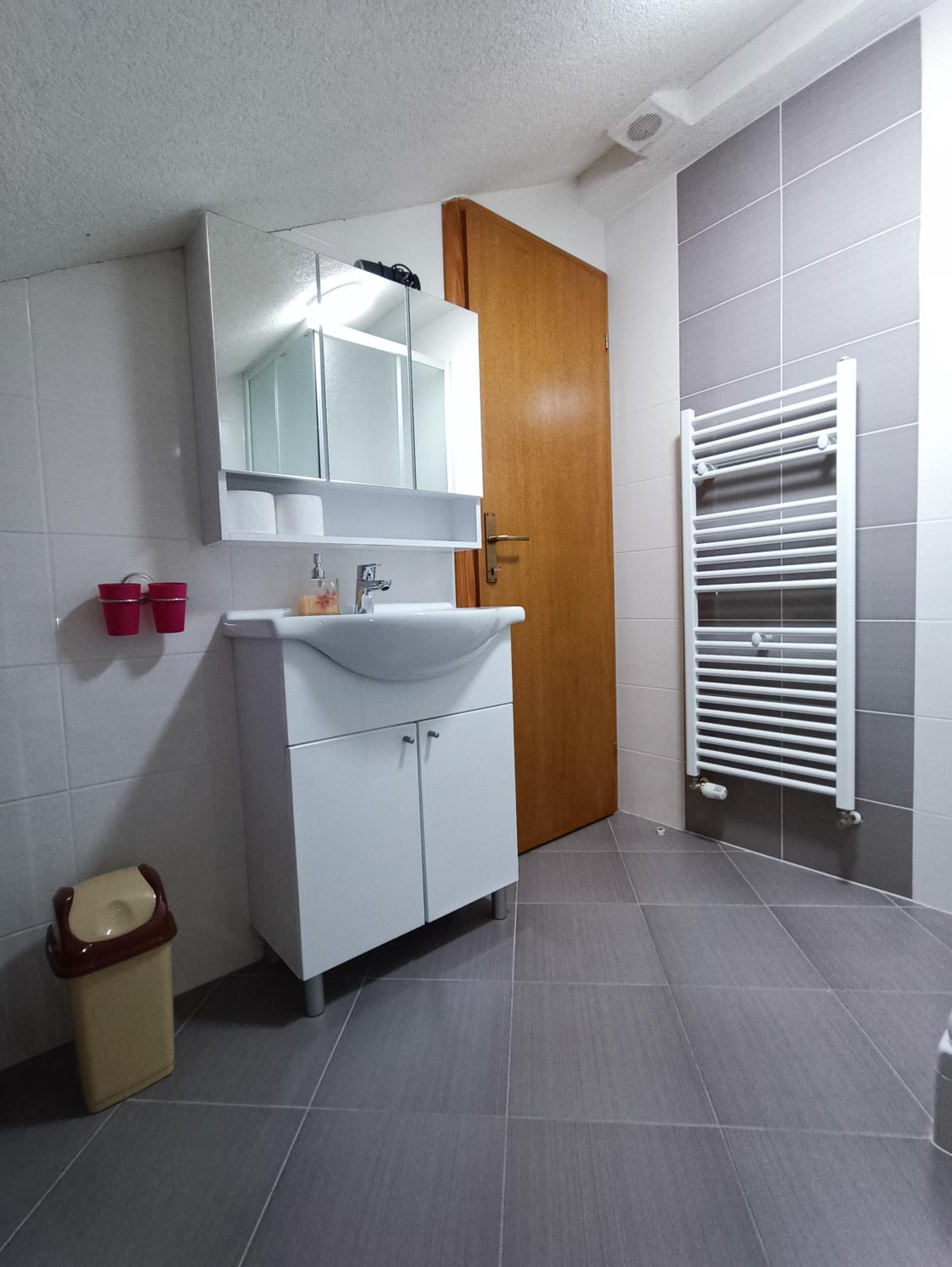 Double Room with Private Bathroom - Photo 3
