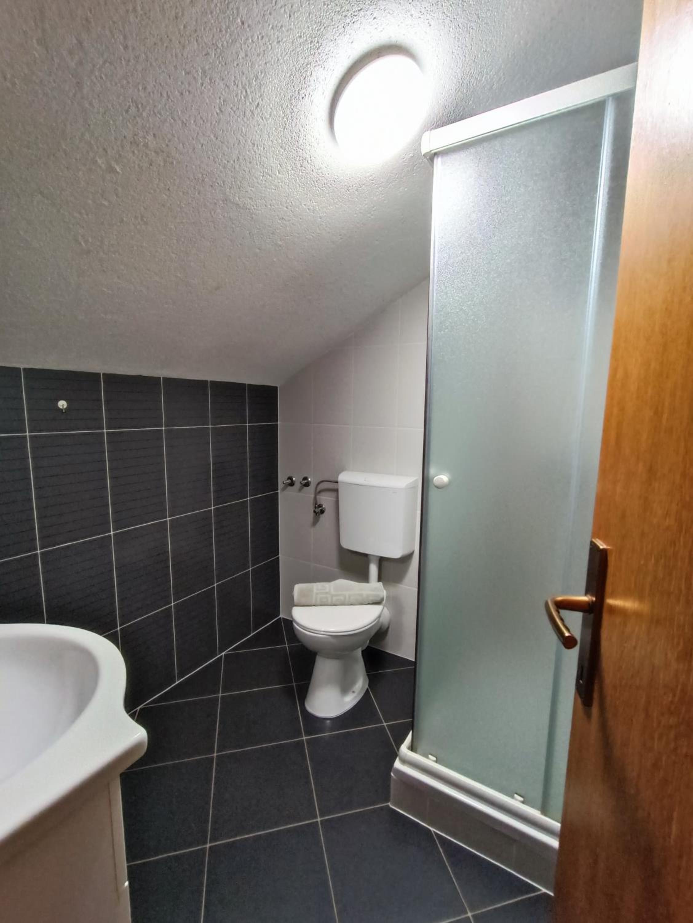 Double Room with Private Bathroom - Photo 7