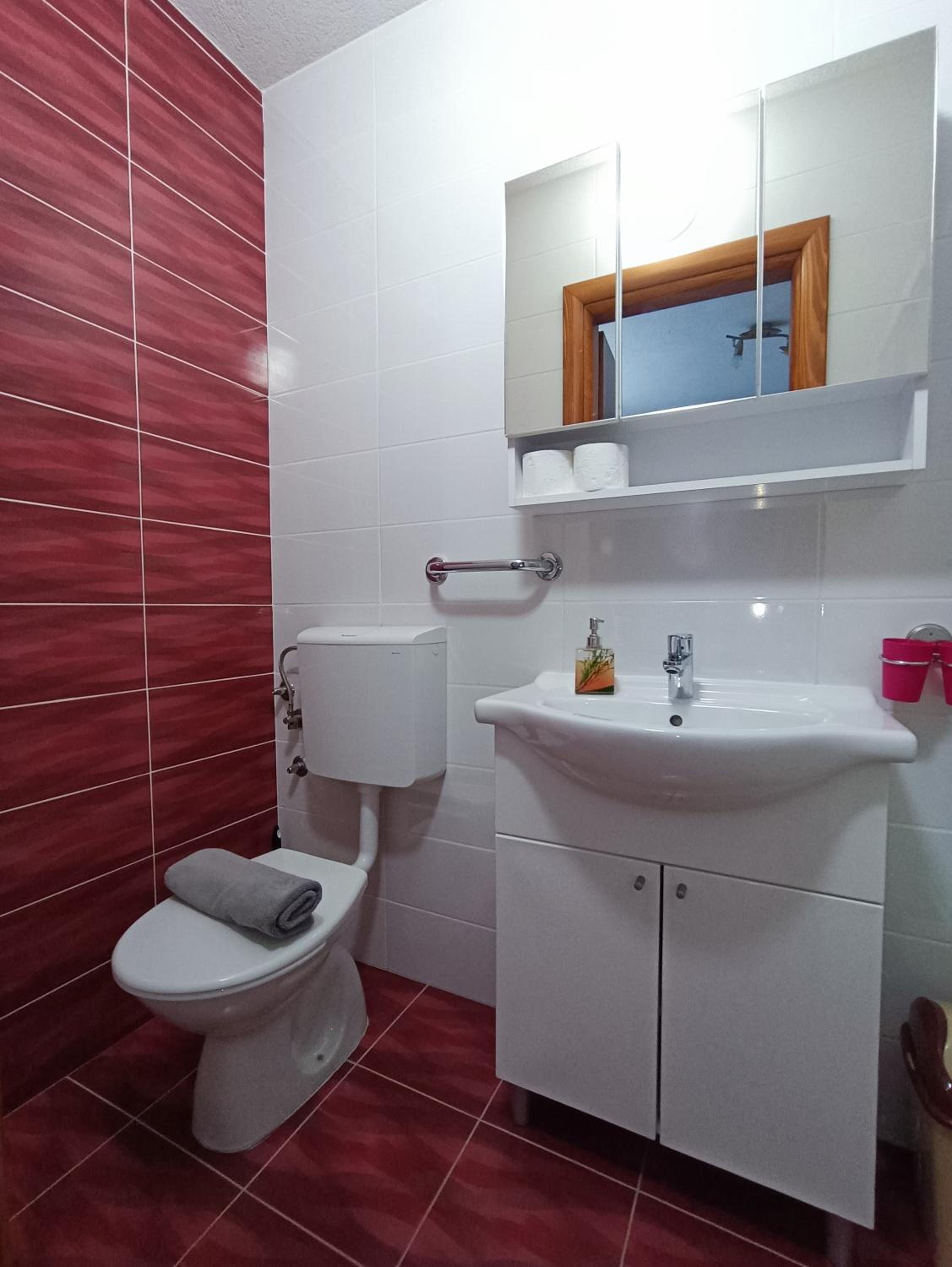 Double Room with Private Bathroom - Photo 6