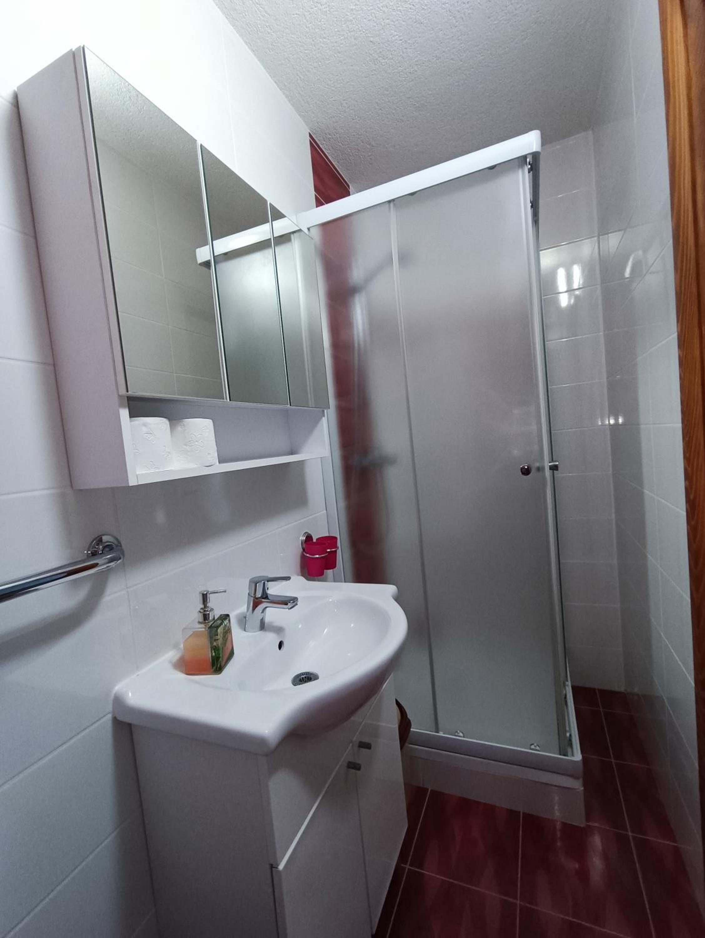 Double Room with Private Bathroom - Photo 5