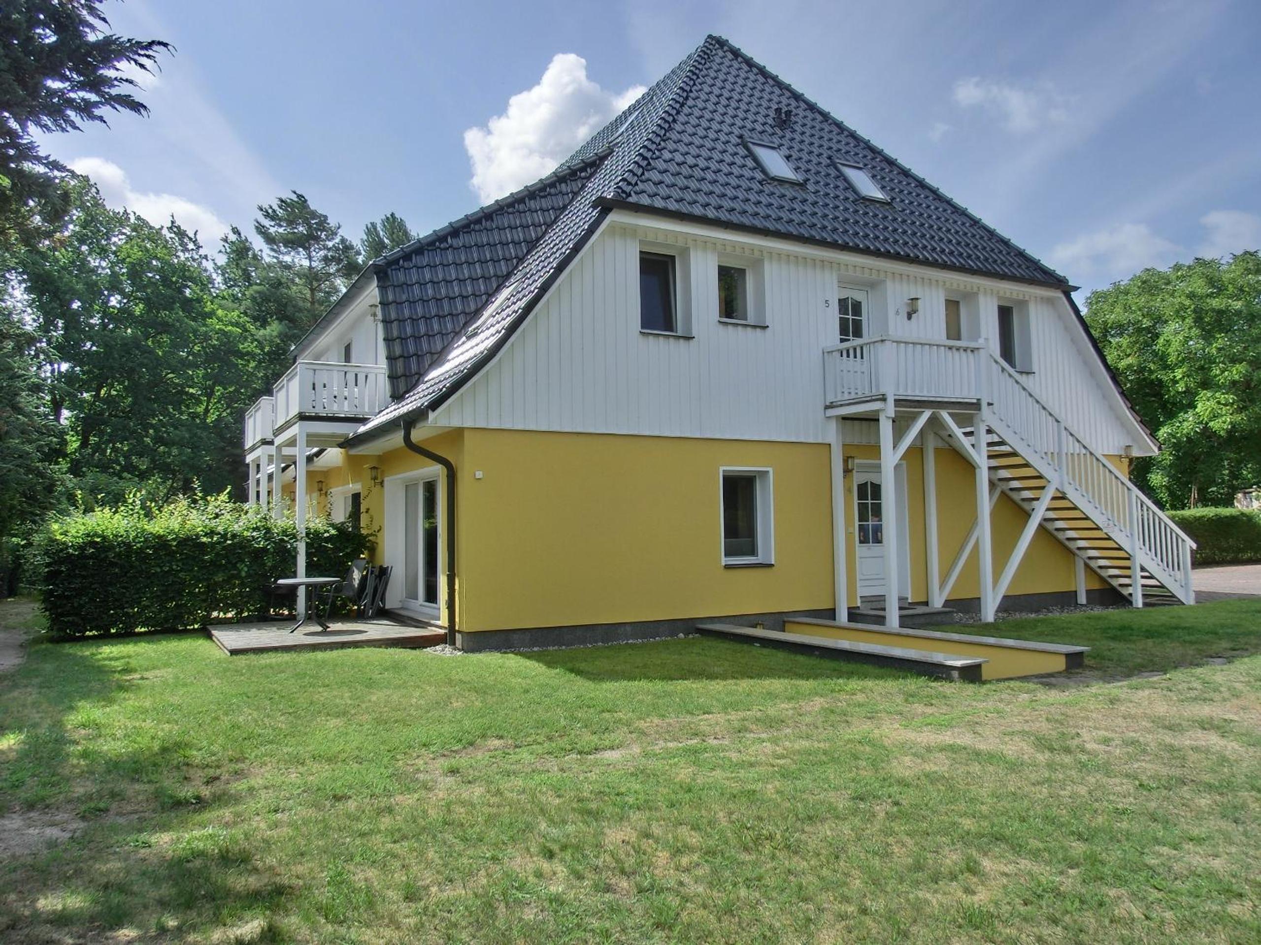 Apartment with Terrace photo 2