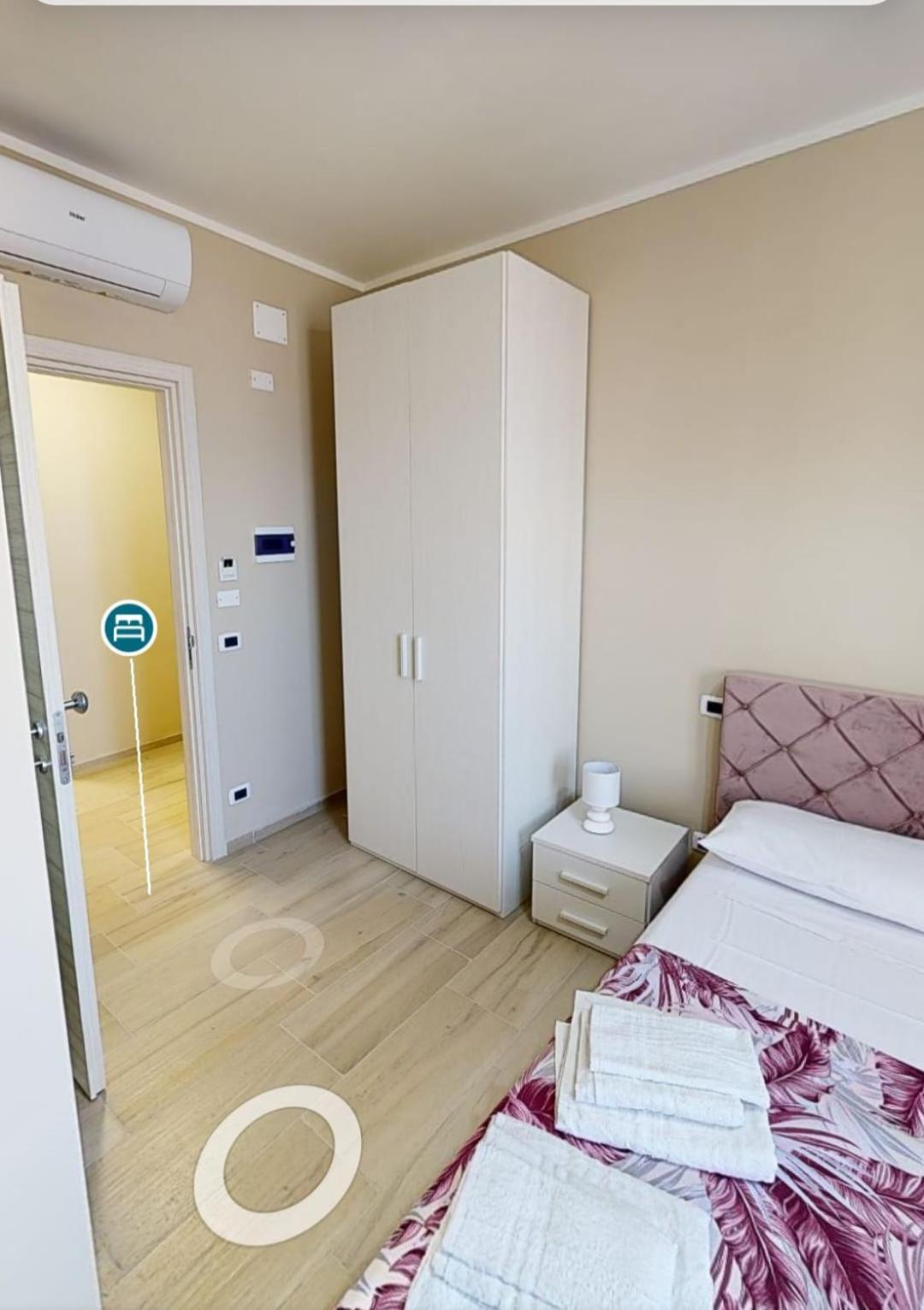 Large Double Room photo 2