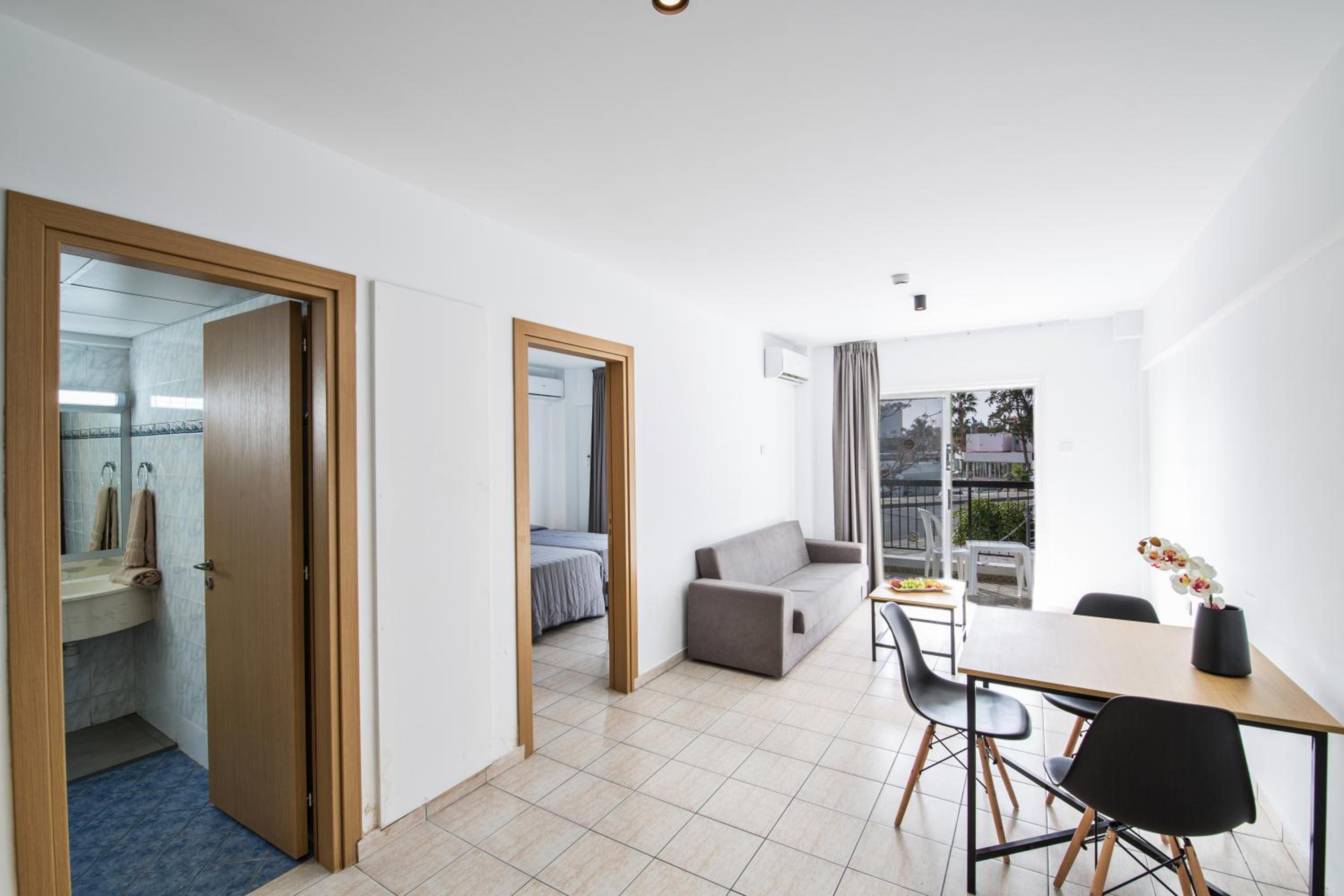 Deluxe One - Bedroom Apartment (2 Adults + 2 Children)