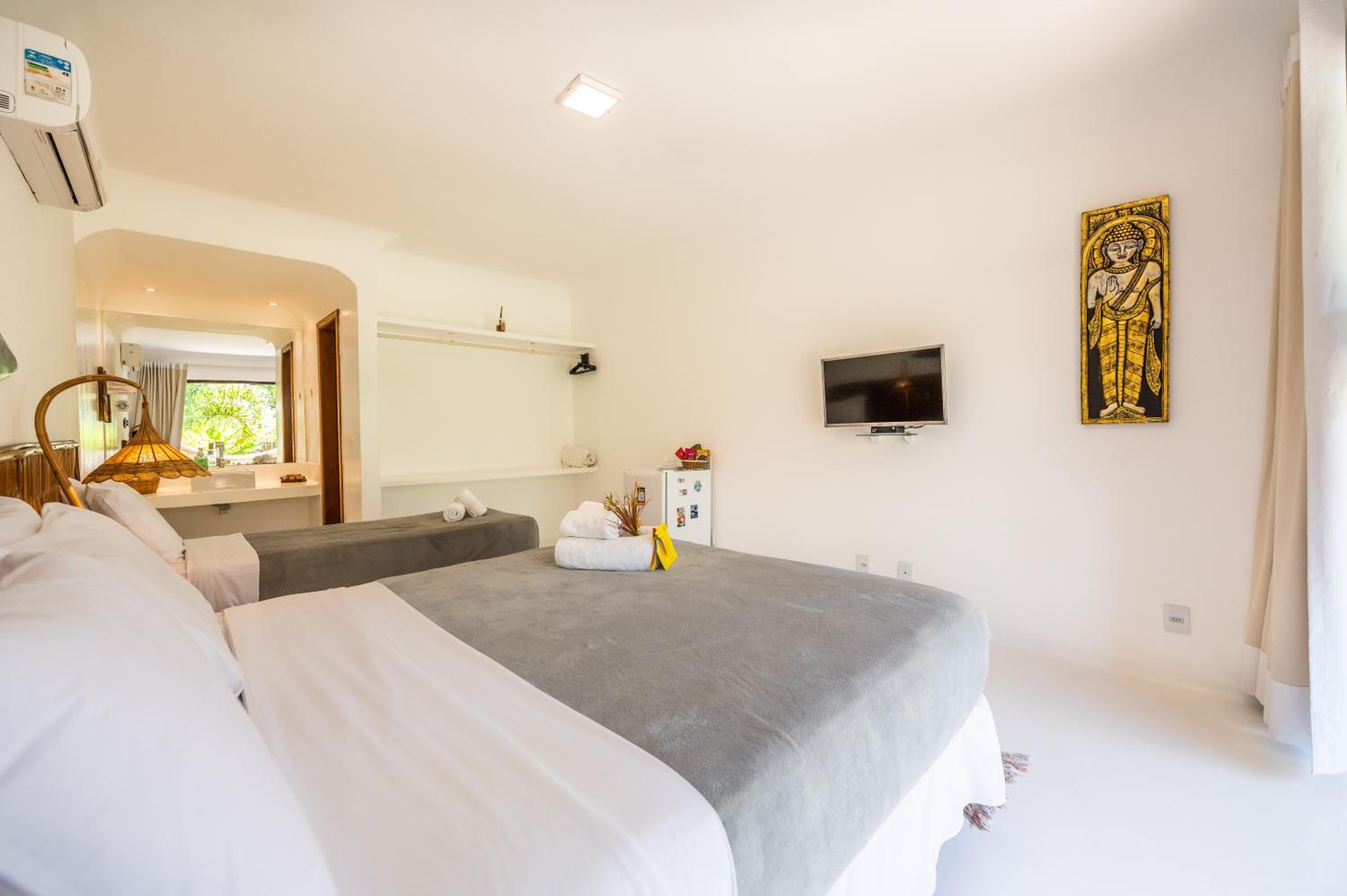 Triple Room with Pool View photo 3