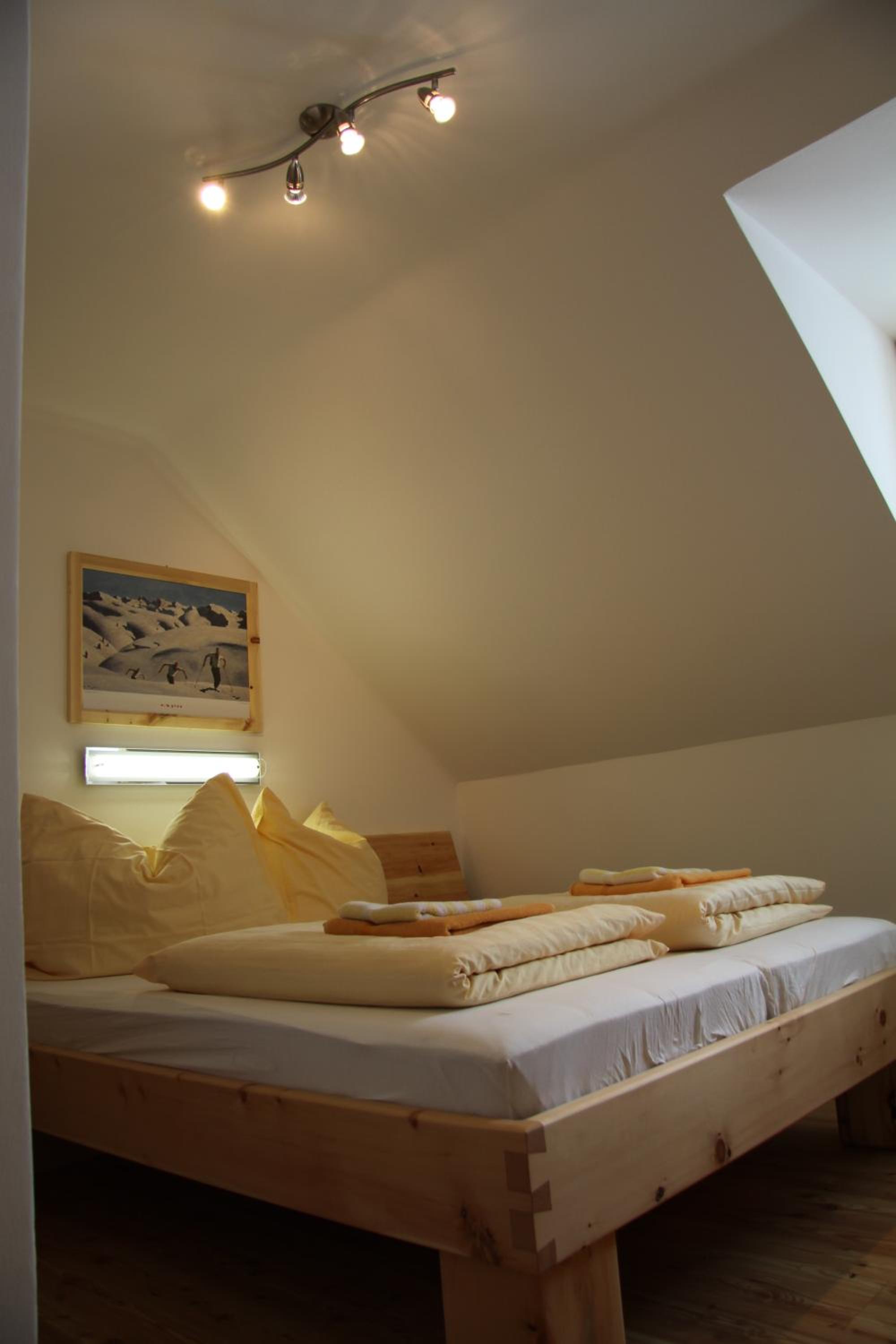Double Room with Private Bathroom - Photo 9