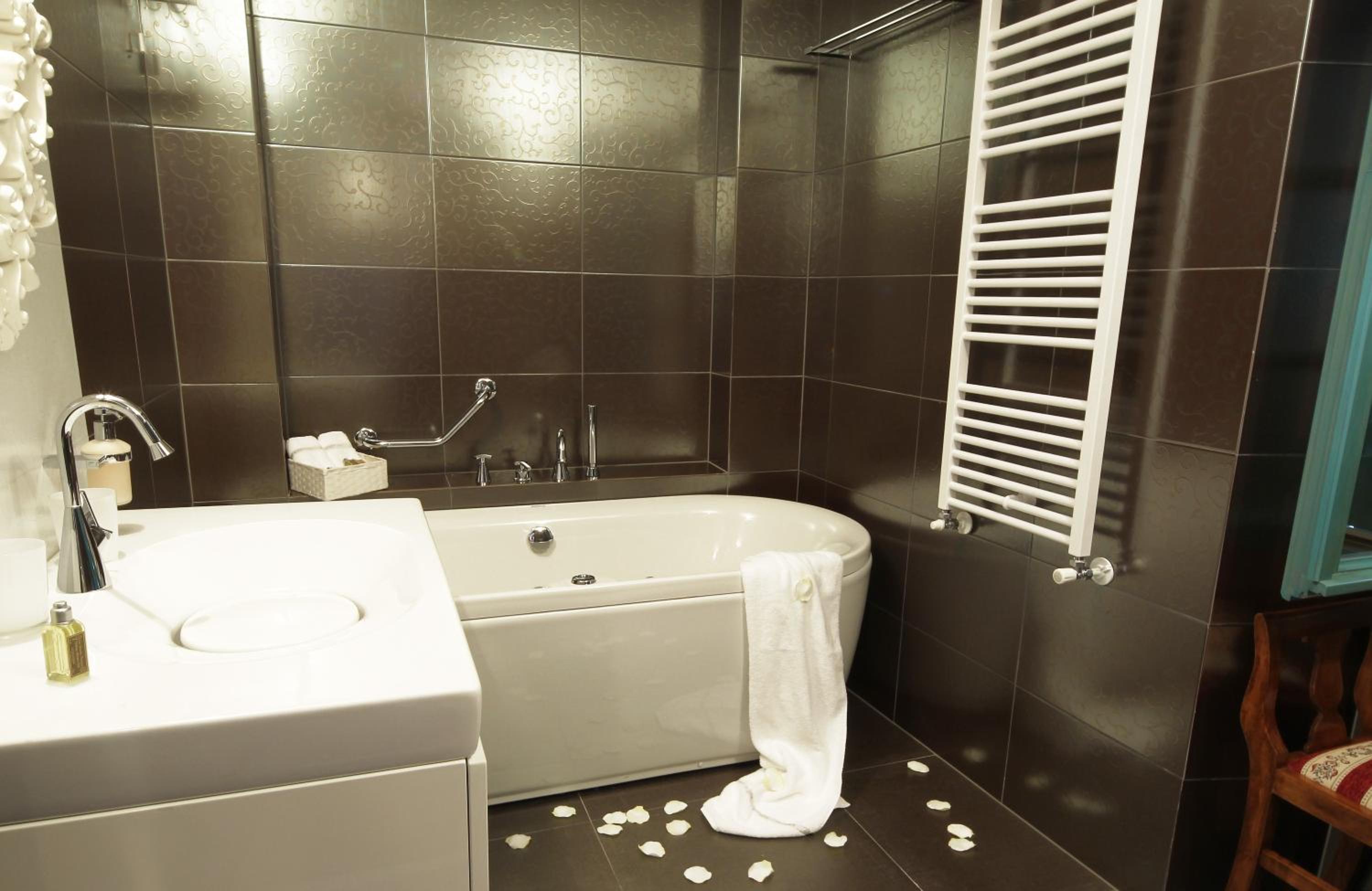 Superior Double or Twin Room - Photo 3
