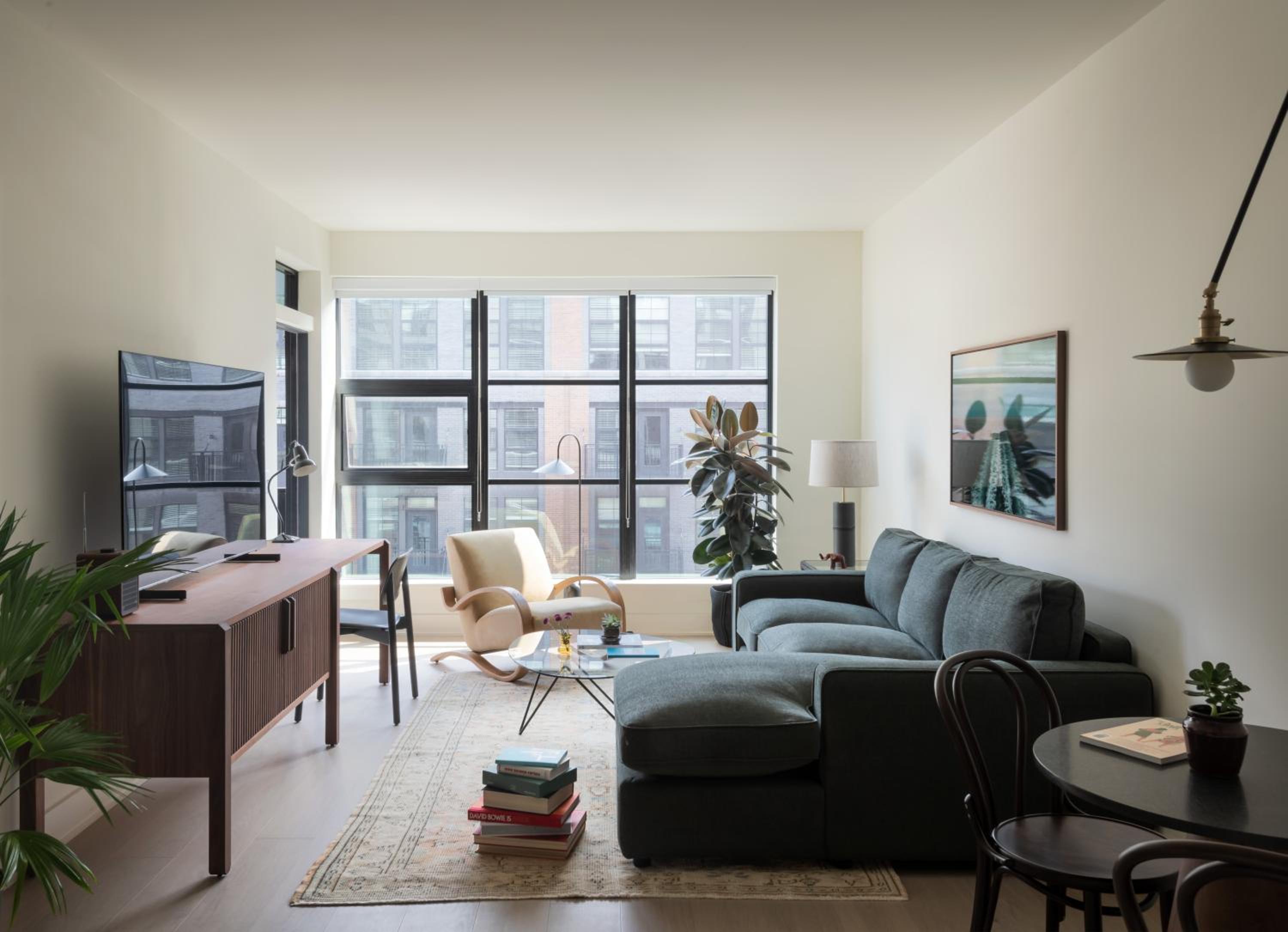 Apartment with Balcony - Photo 3