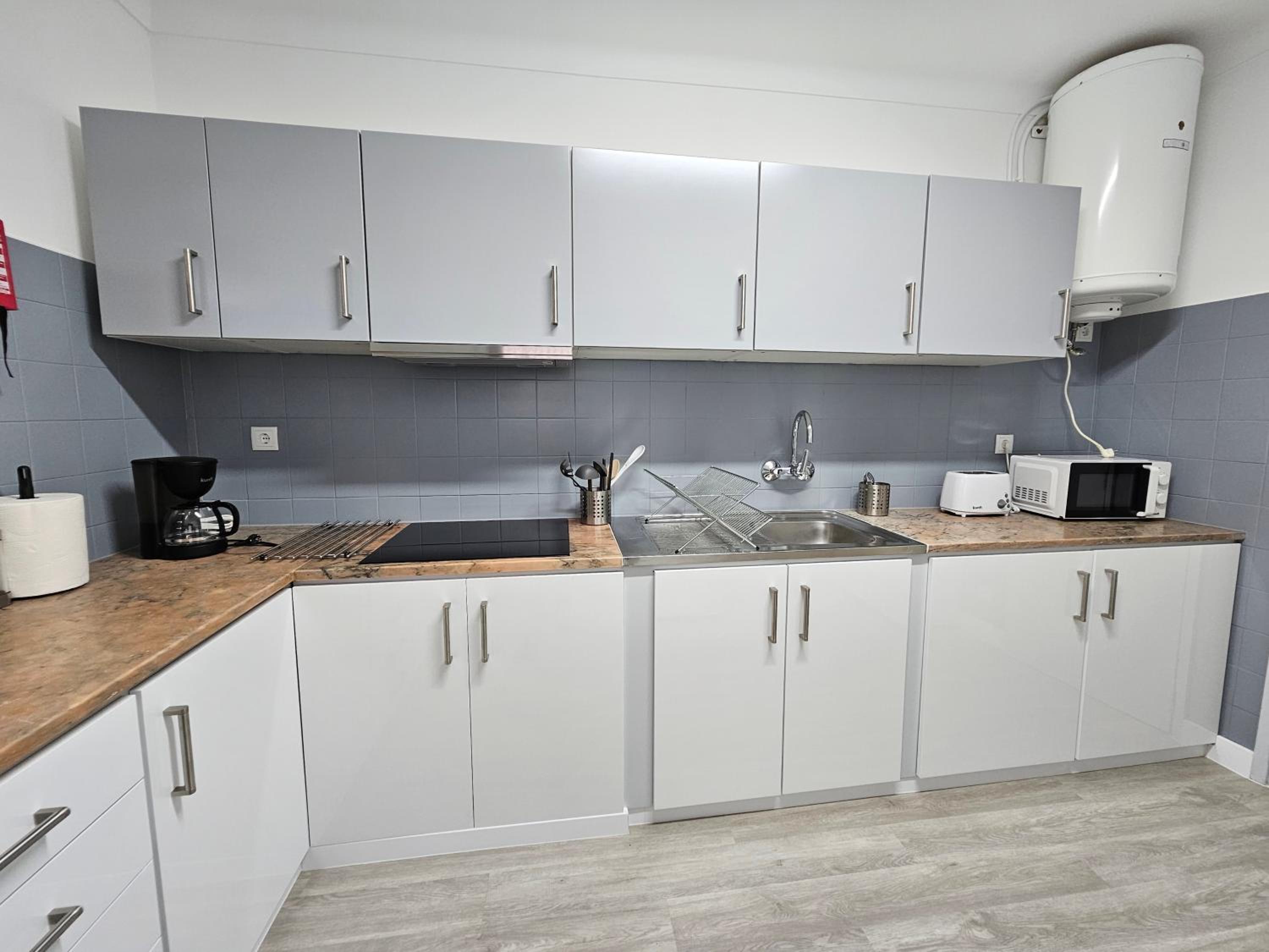 Three-Bedroom Apartment with Balcony - Photo 16