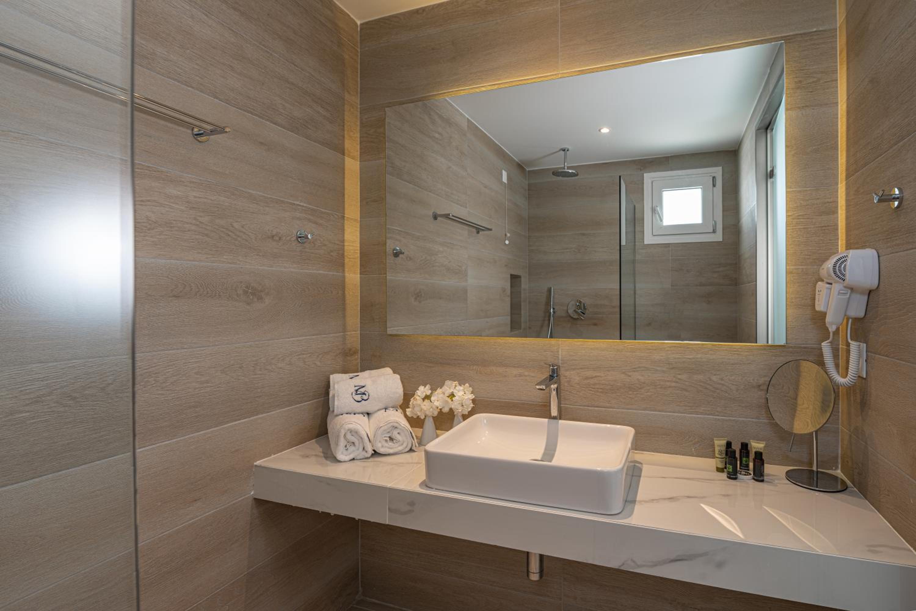 Deluxe Double or Twin Room with Sundeck