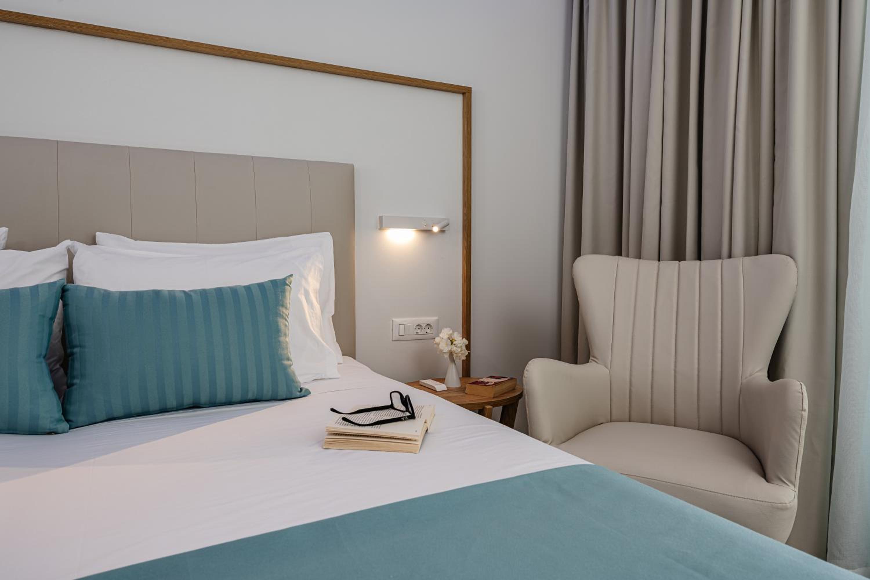 Deluxe Double or Twin Room with Sundeck and Seaview