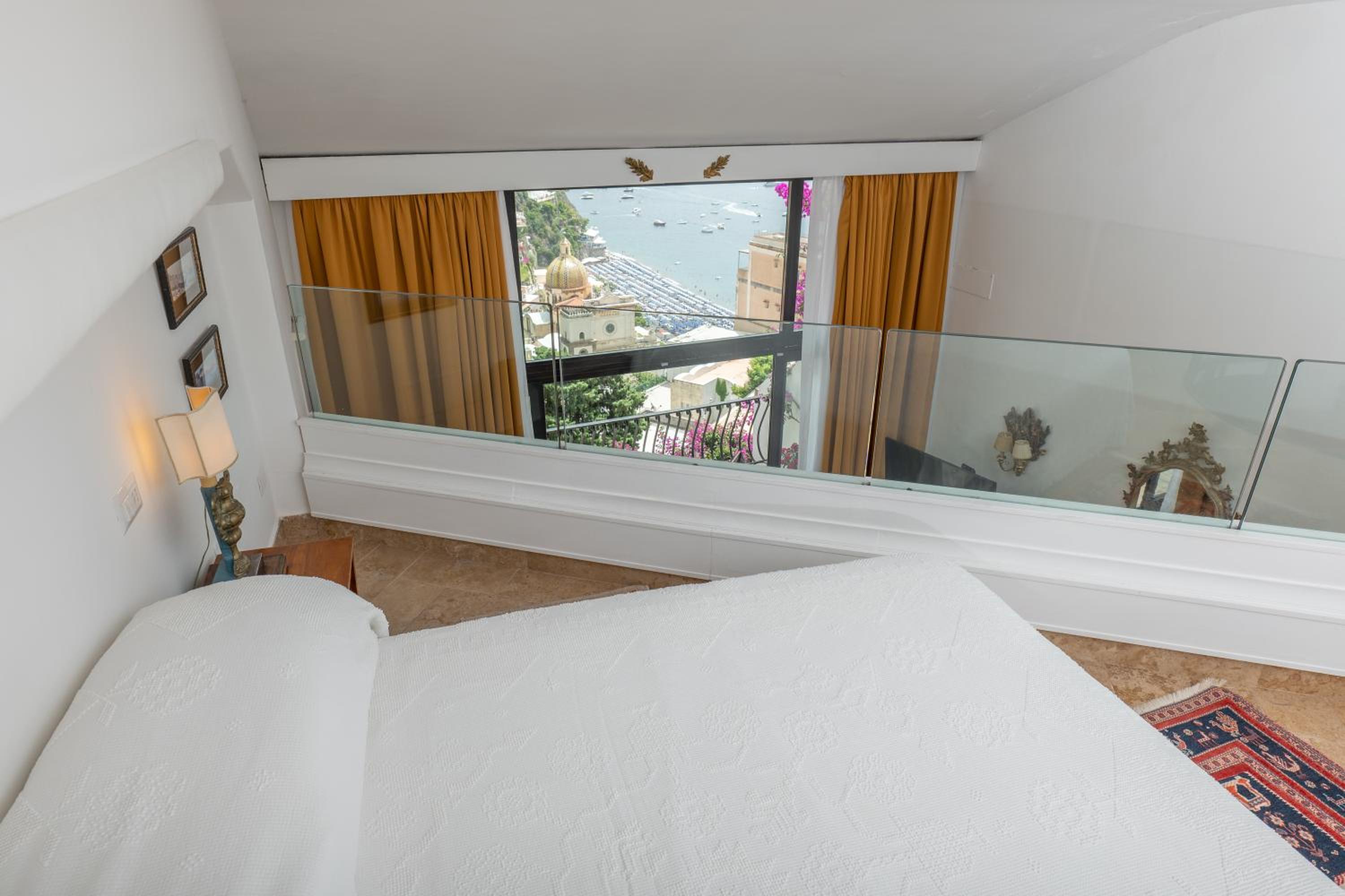 Queen Suite with Sea View - Photo 3