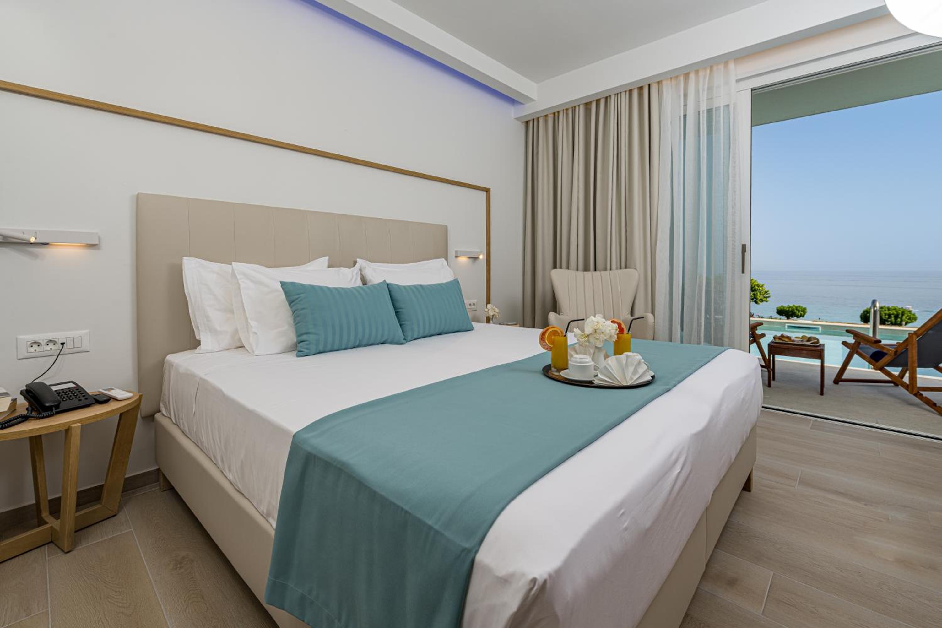 Deluxe Double or Twin Room with Private Pool and Sea View