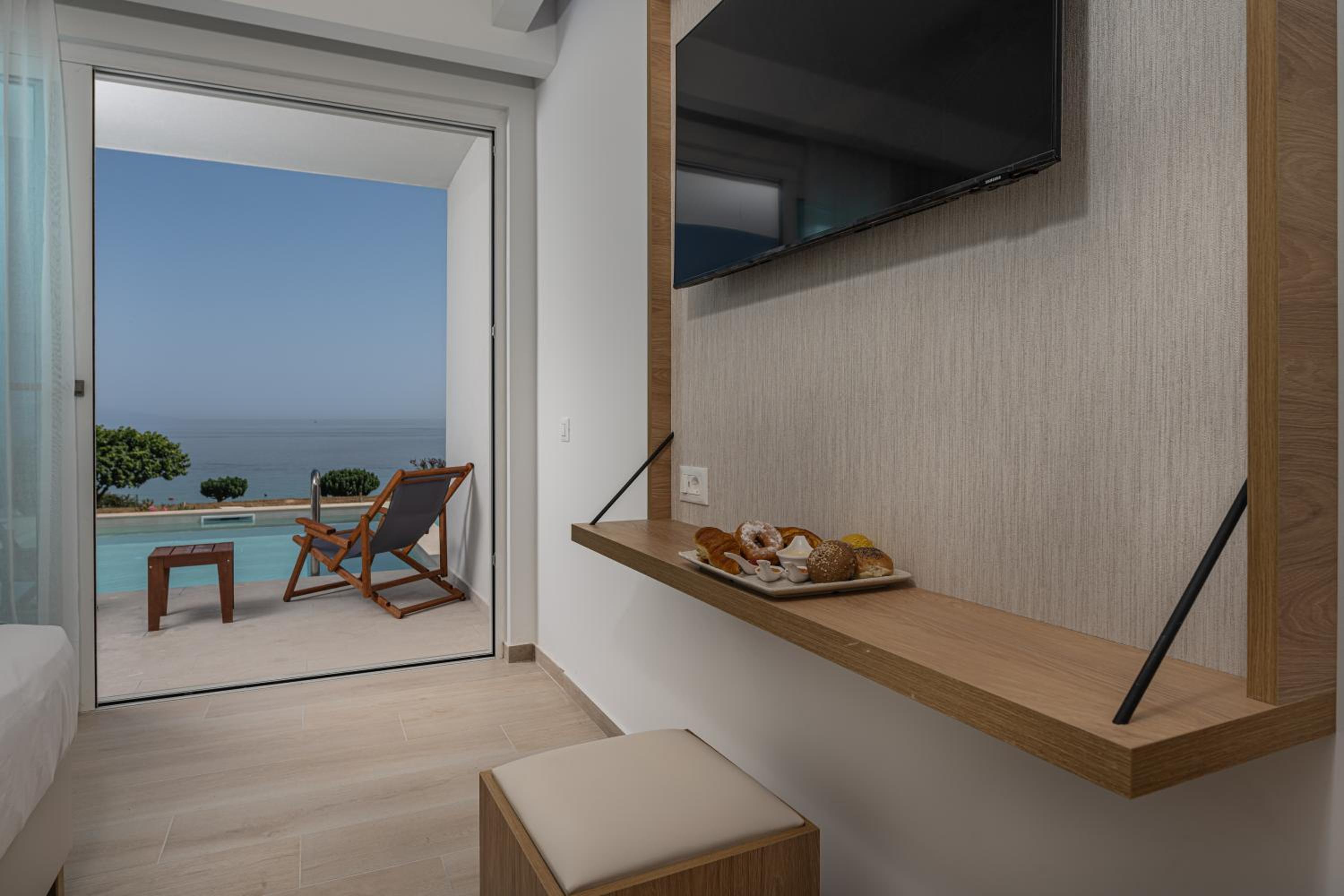 Deluxe Double or Twin Room with Private Pool and Sea View