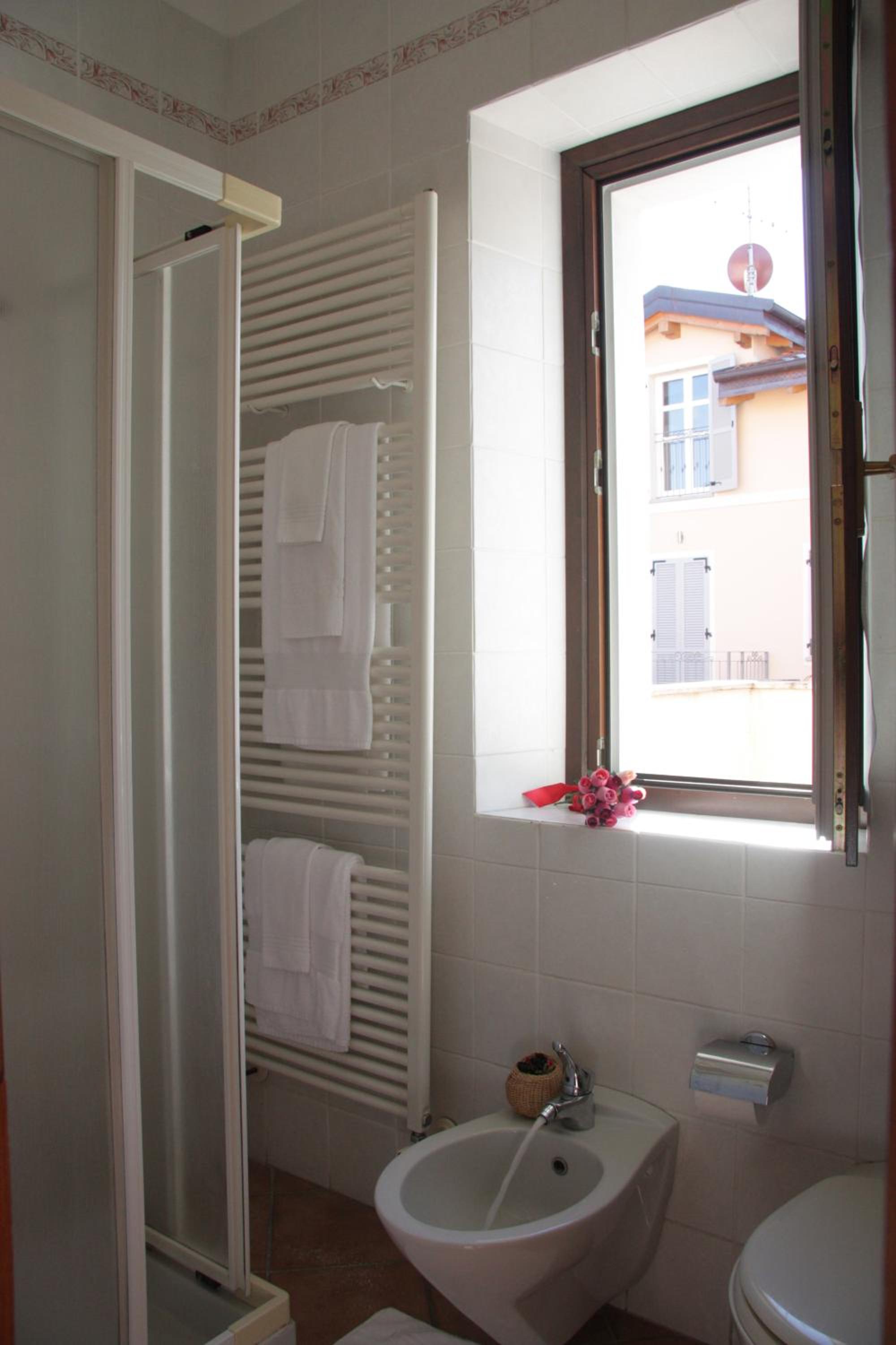 Double Room - Photo 11