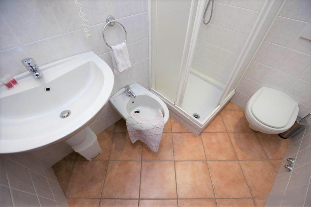 Double Room - Photo 8