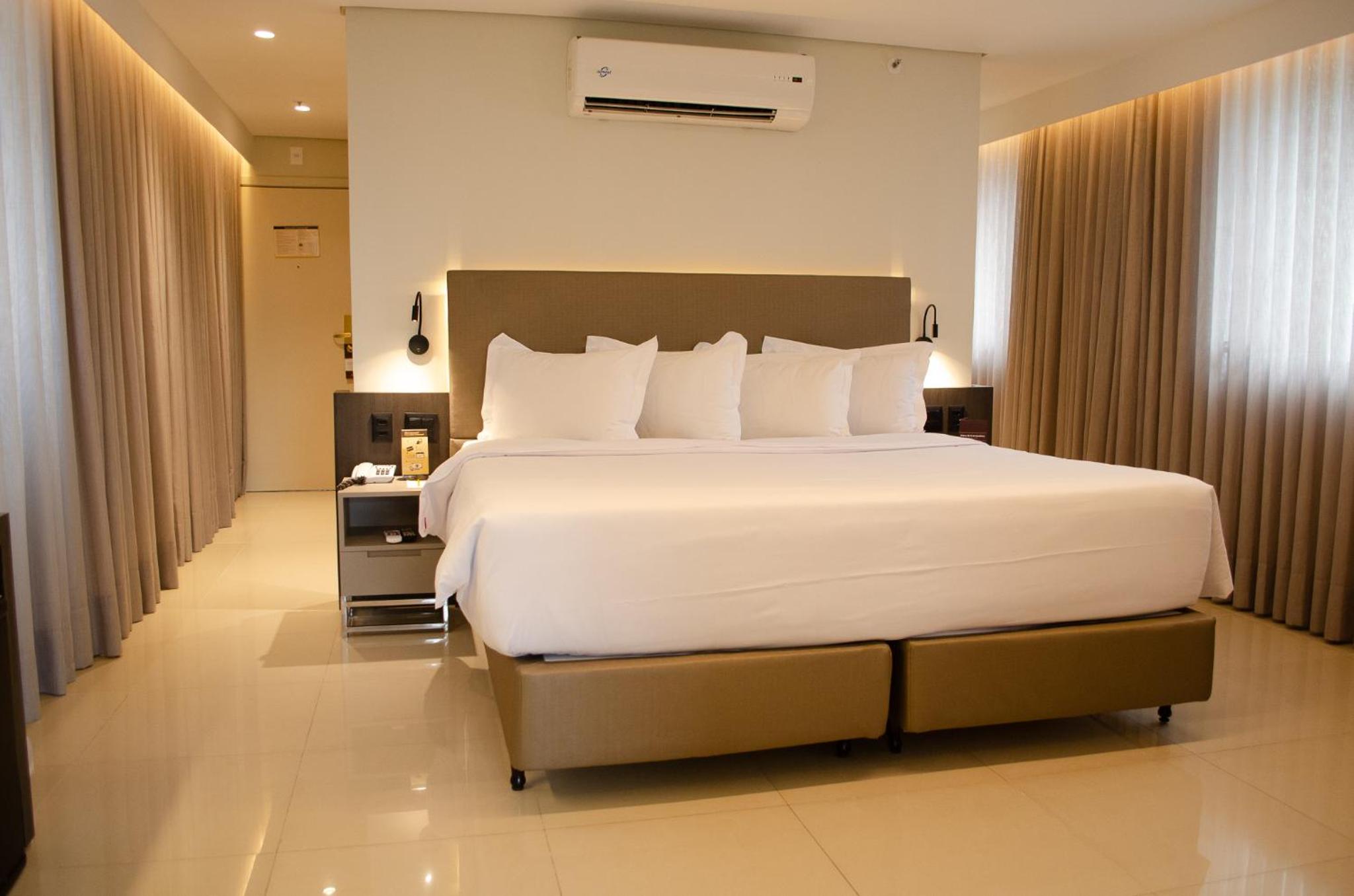 Executive Suite - Photo 1