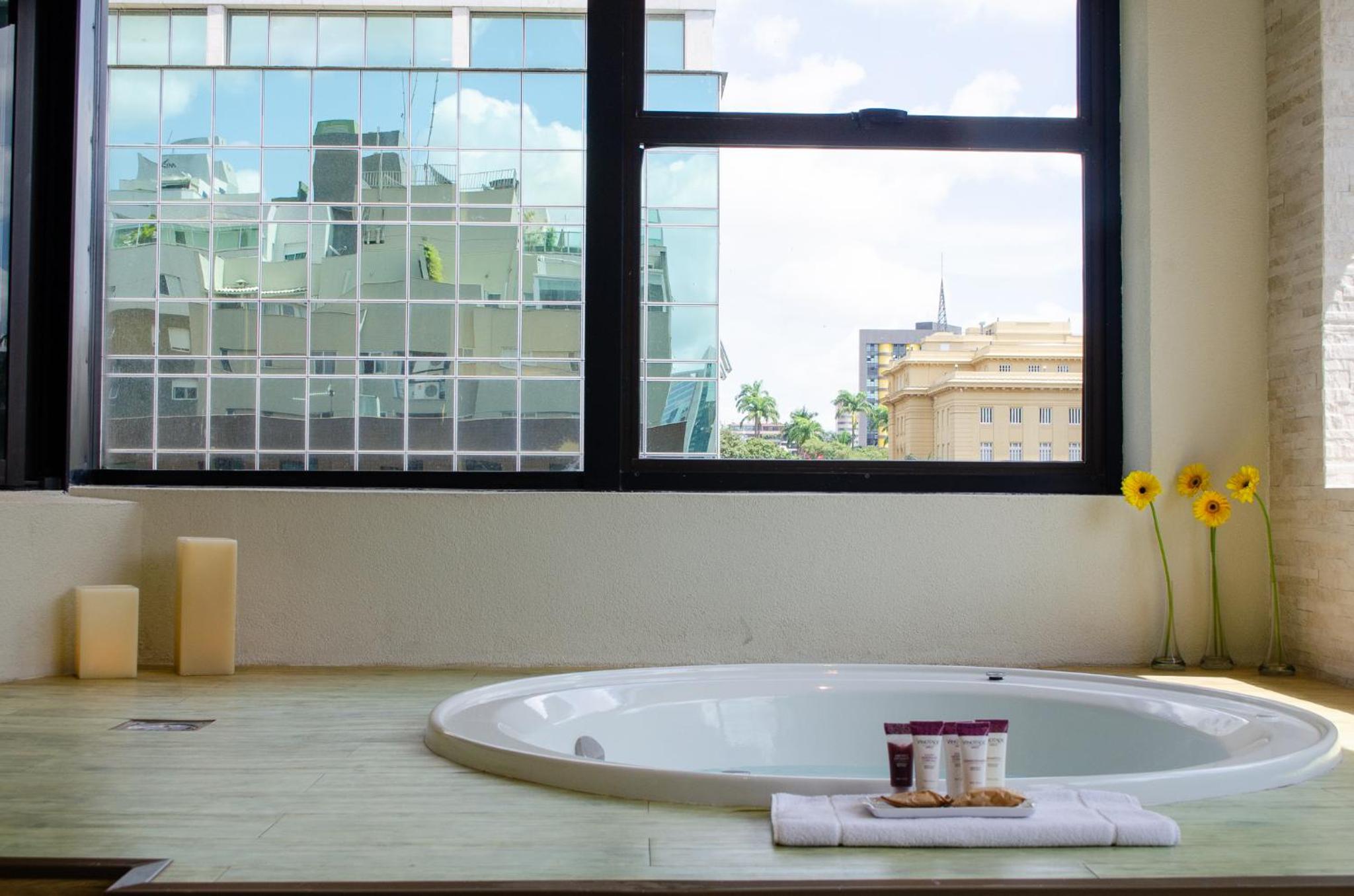 Executive Suite - Photo 10