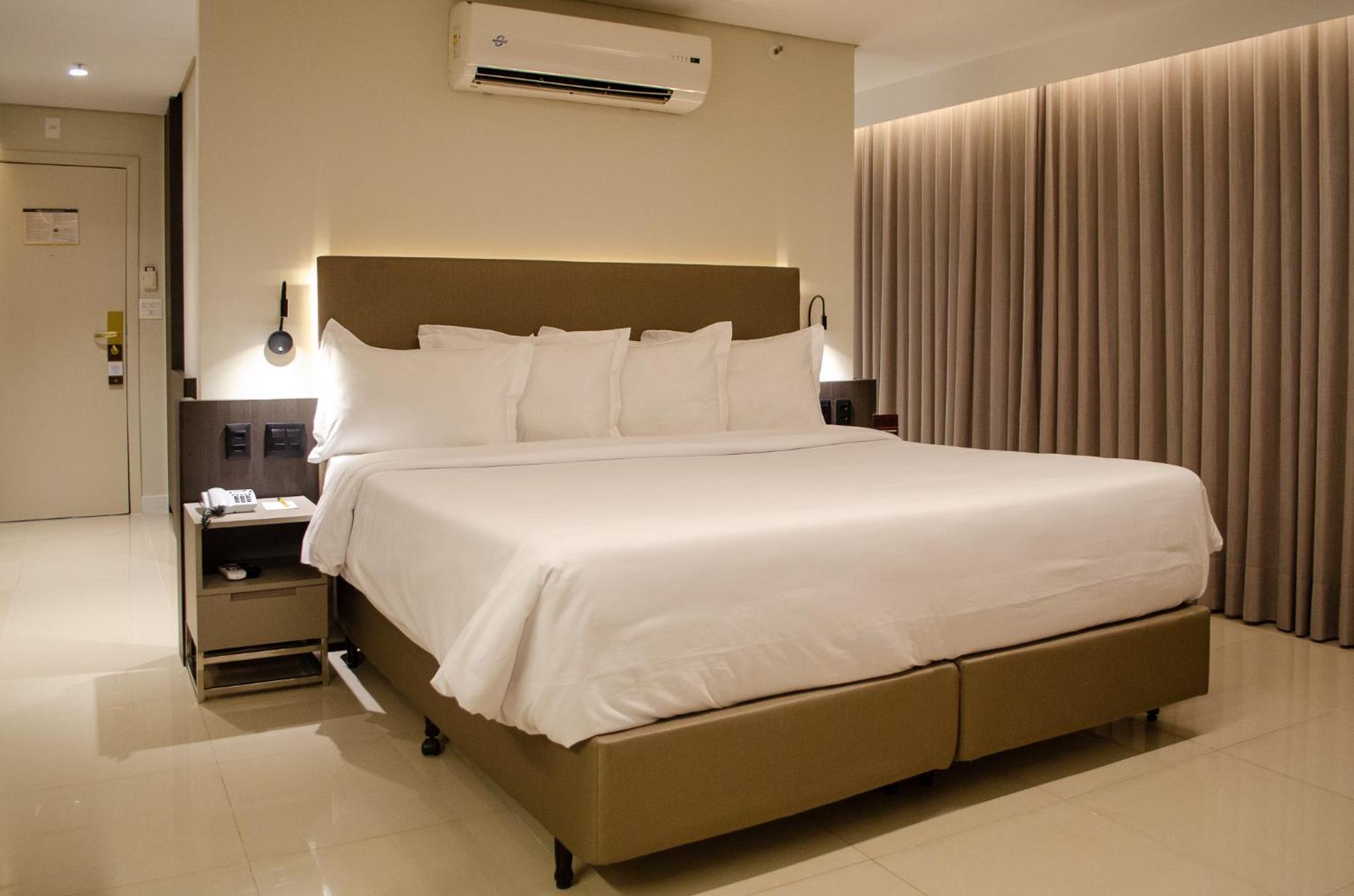 Executive Suite - Photo 6