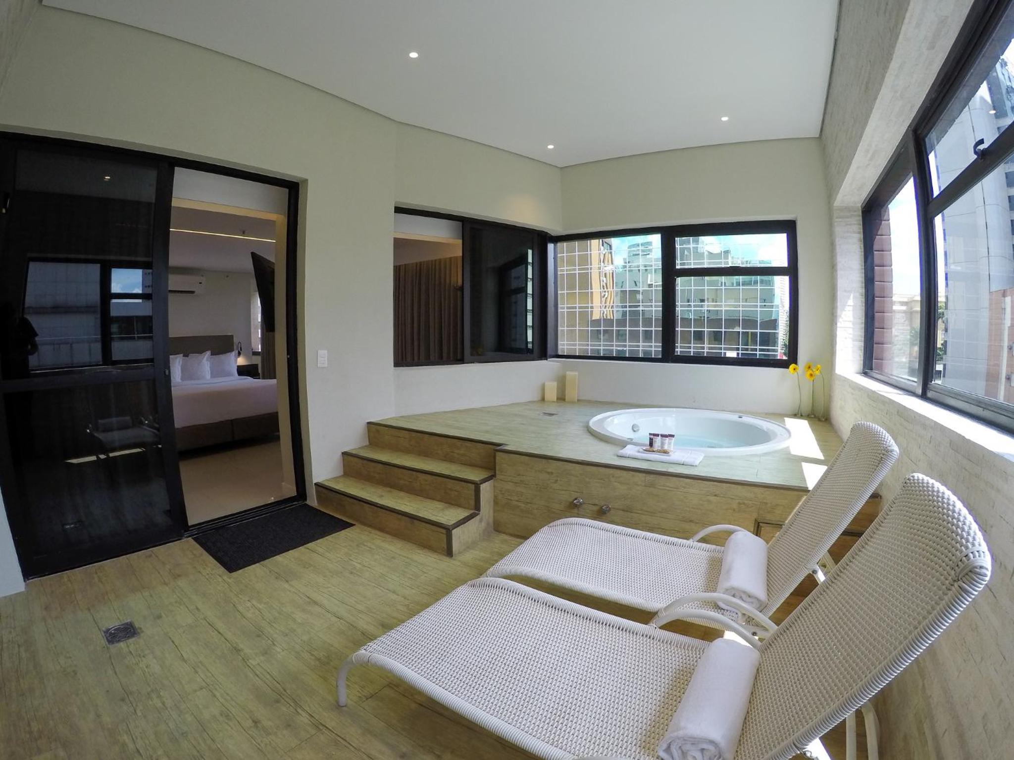 Executive Suite - Photo 2