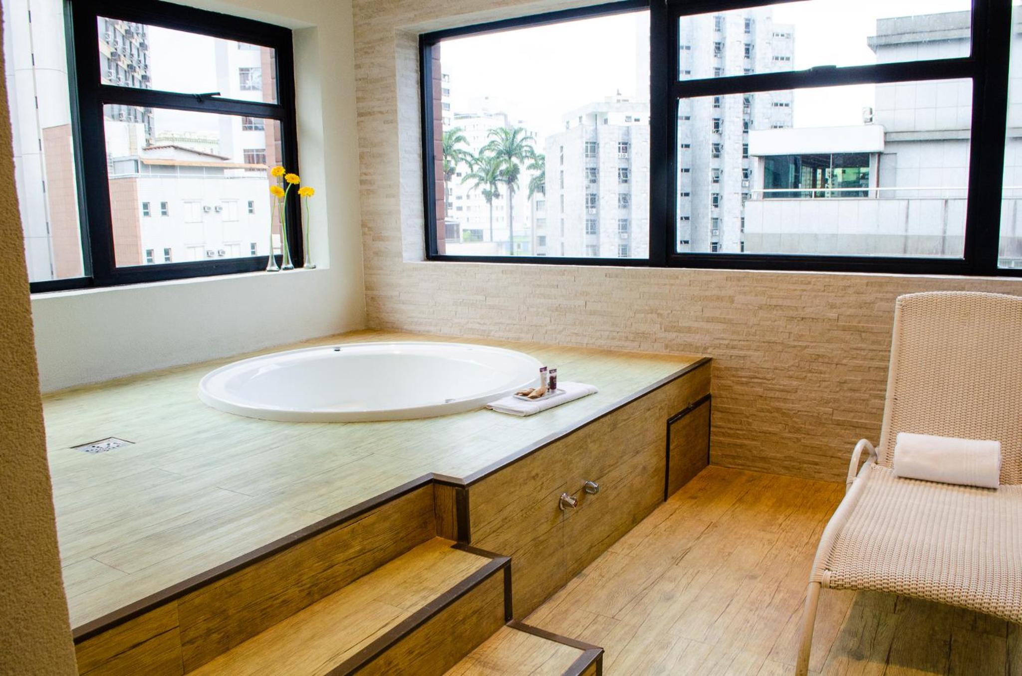 Executive Suite - Photo 11
