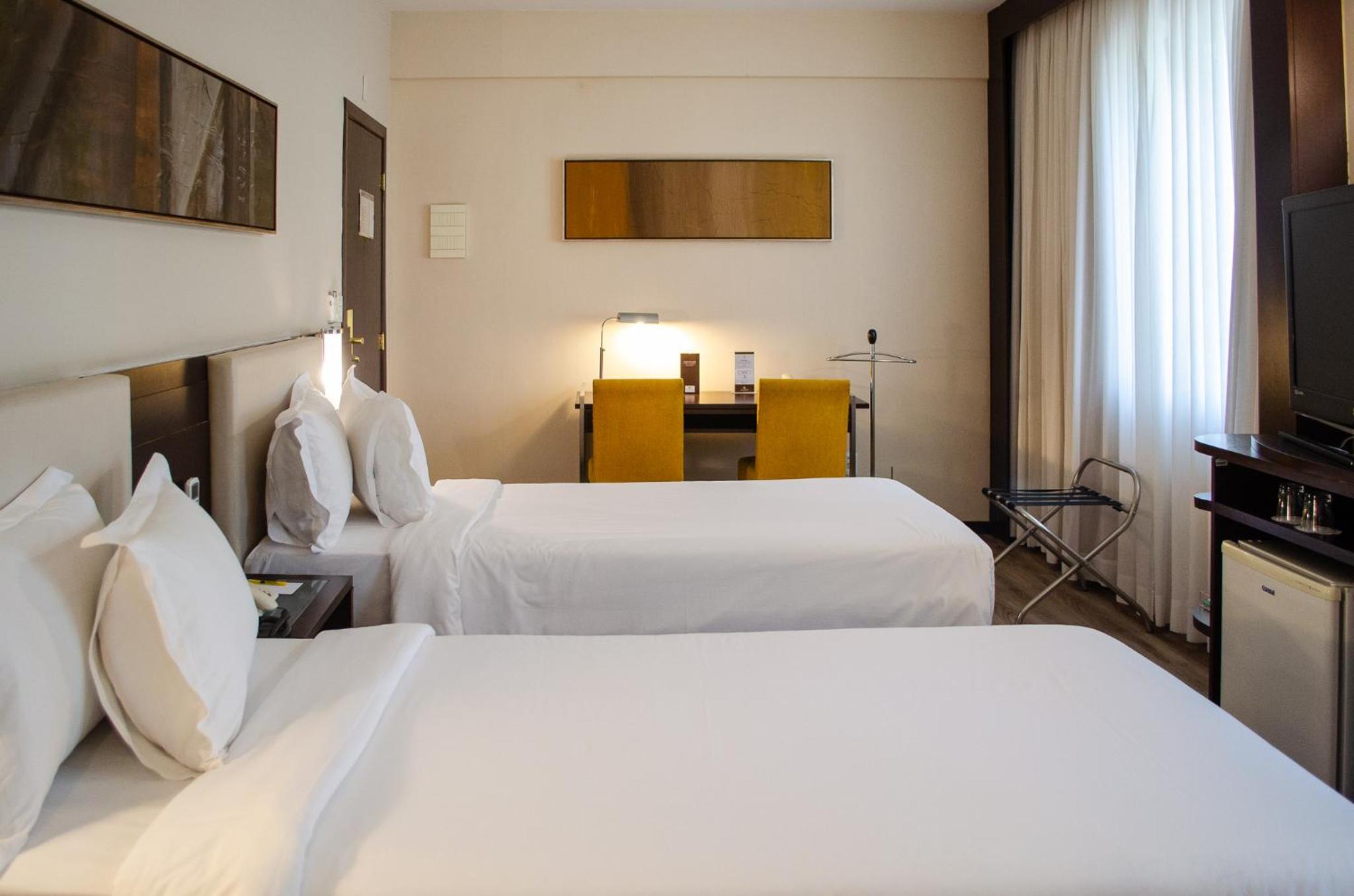 Standard Twin Room - Photo 1