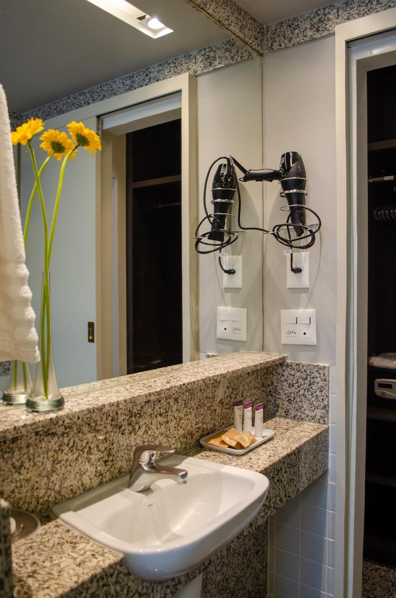 Standard Twin Room - Photo 6