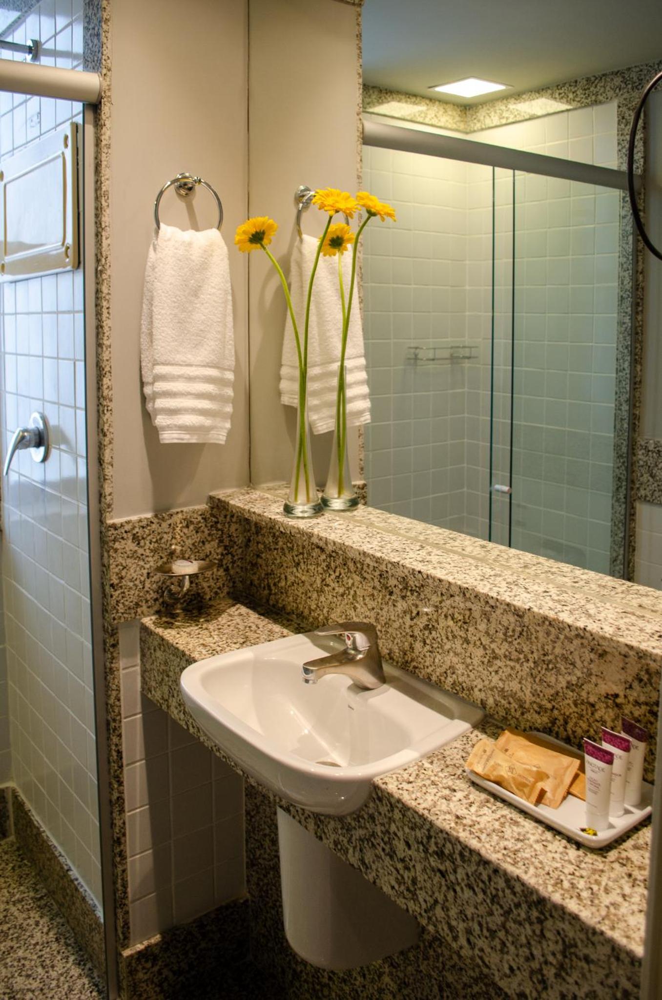 Standard Twin Room - Photo 12