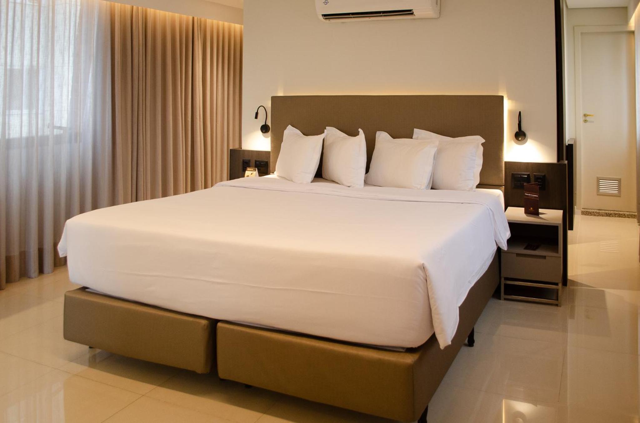 Executive Suite - Photo 14
