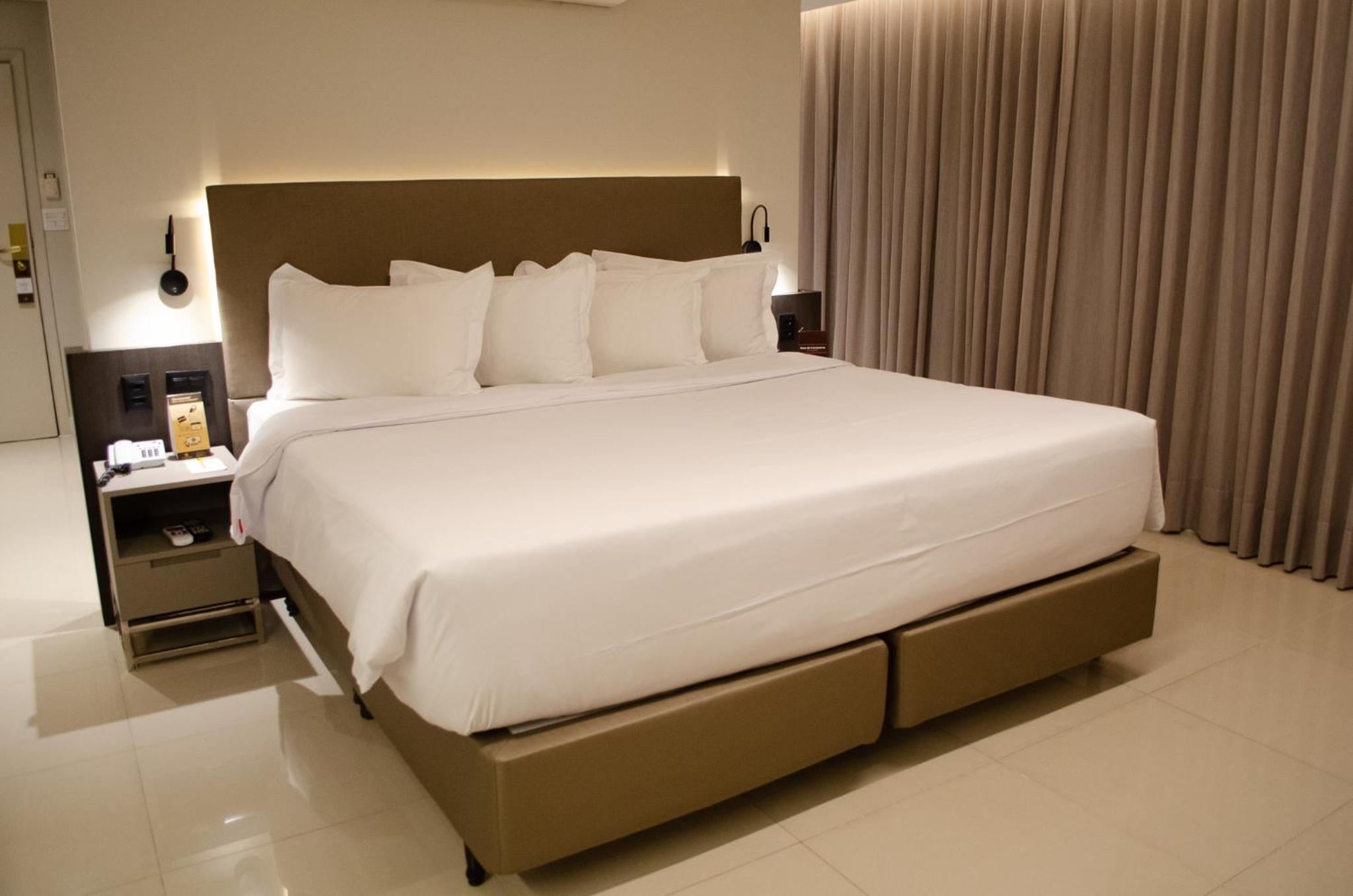 Executive Suite - Photo 12