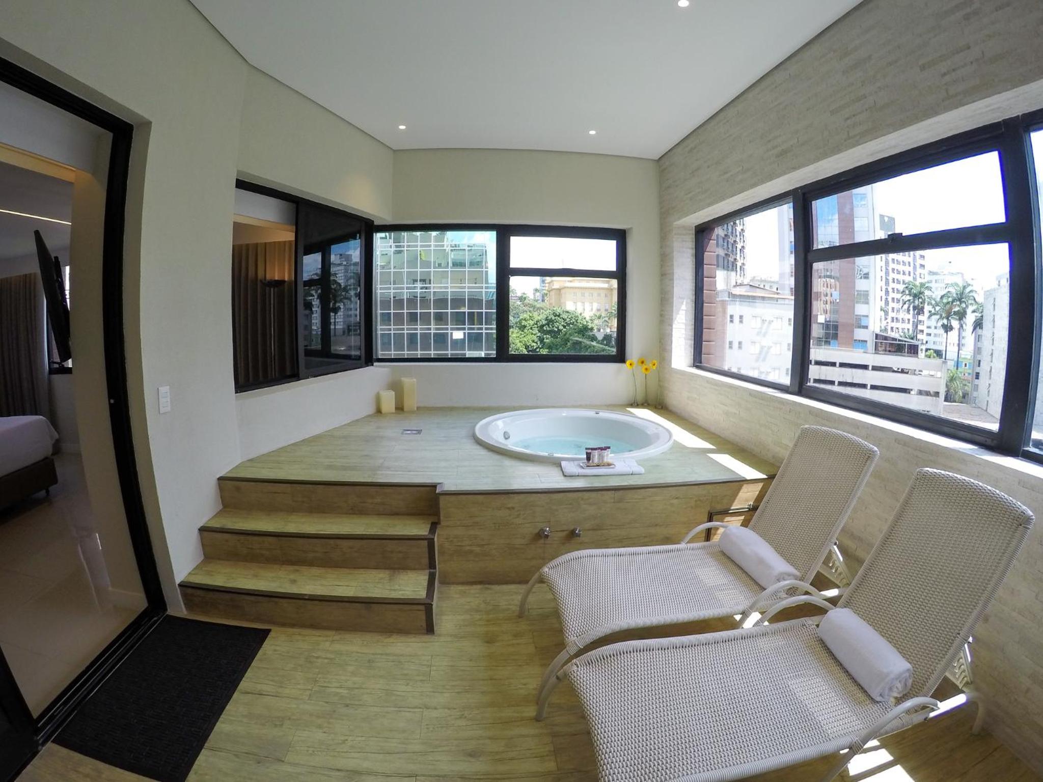 Executive Suite - Photo 13